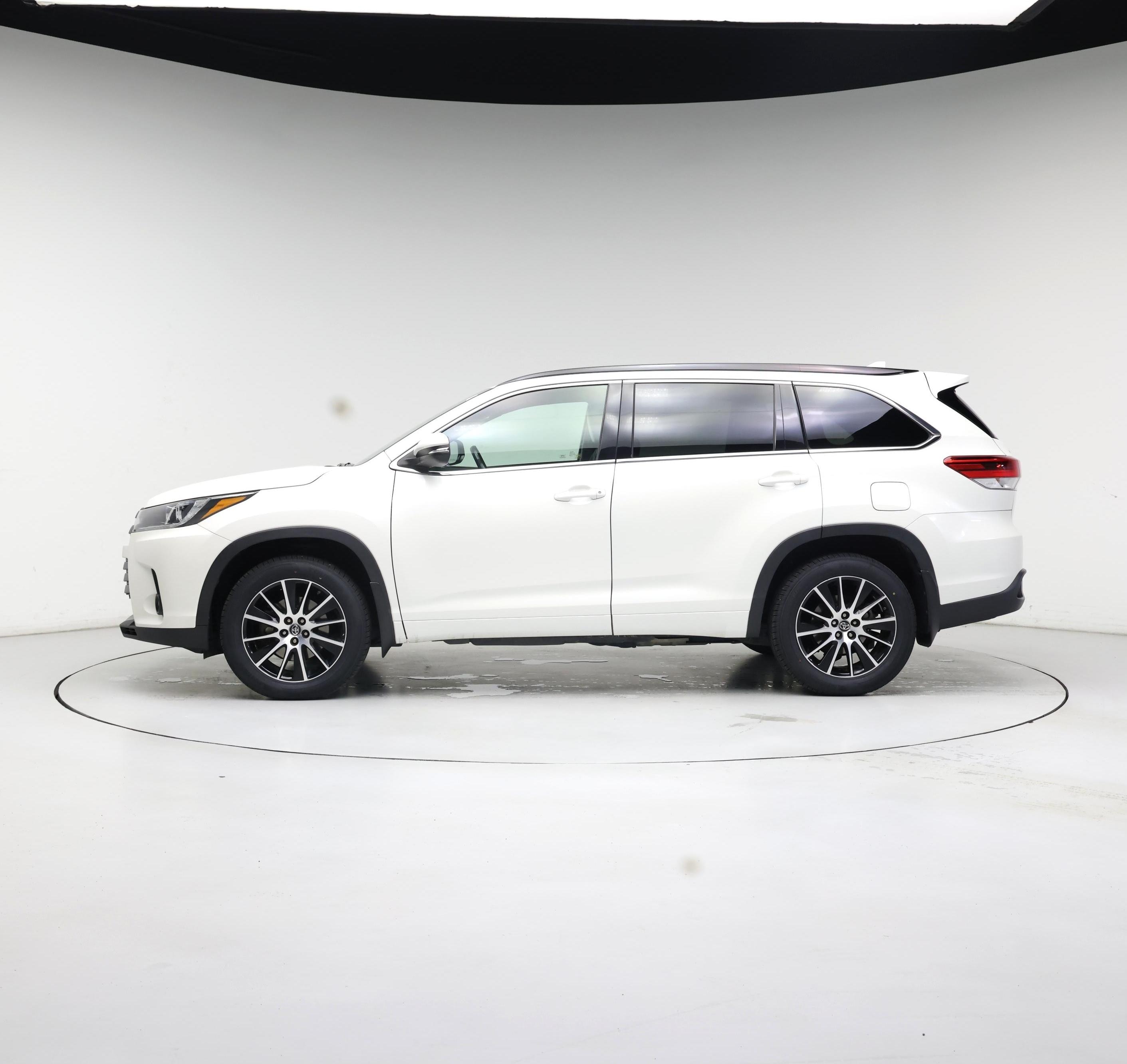 Thumbnail: 2017 Toyota Highlander - 3