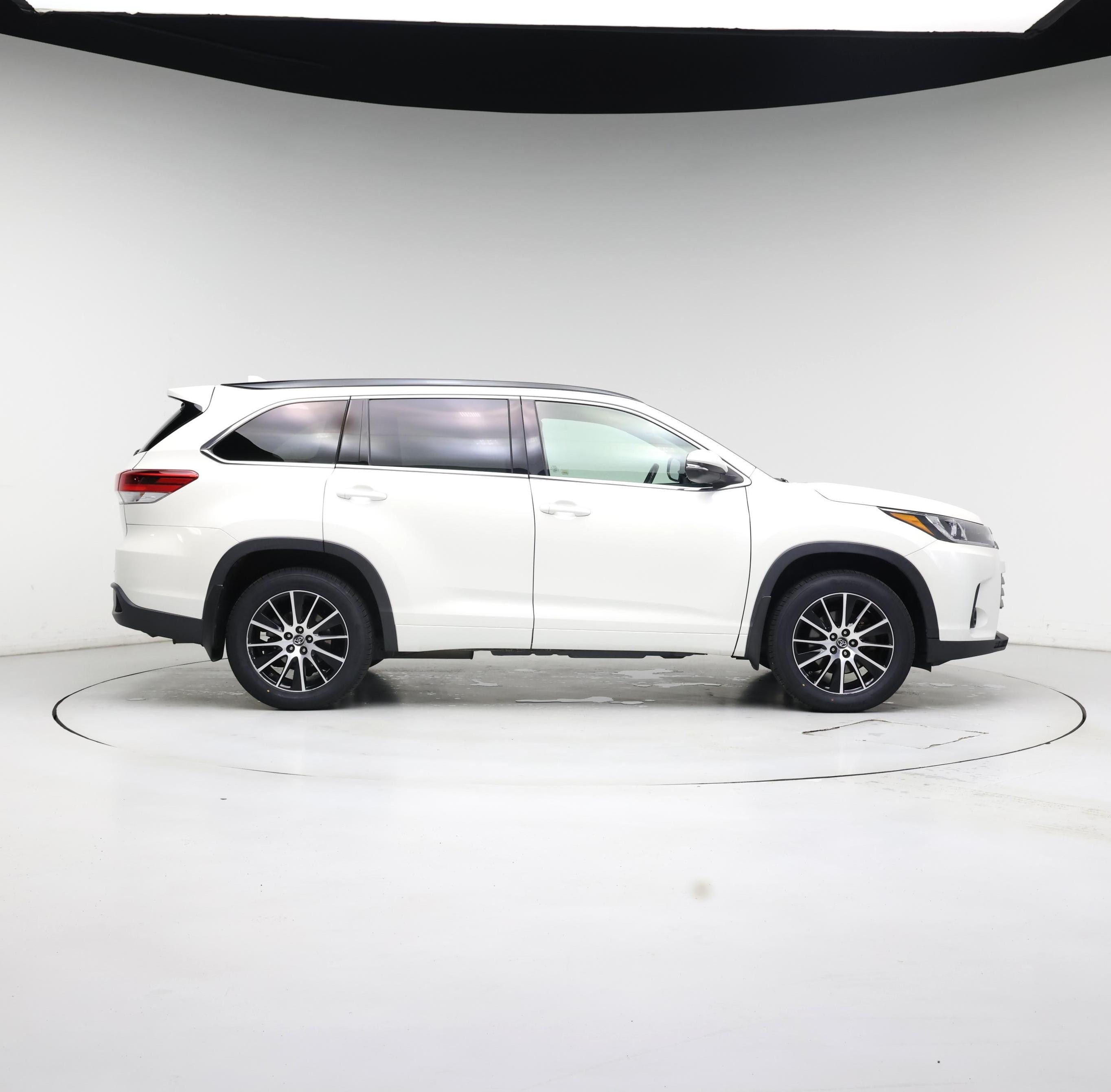Thumbnail: 2017 Toyota Highlander - 7