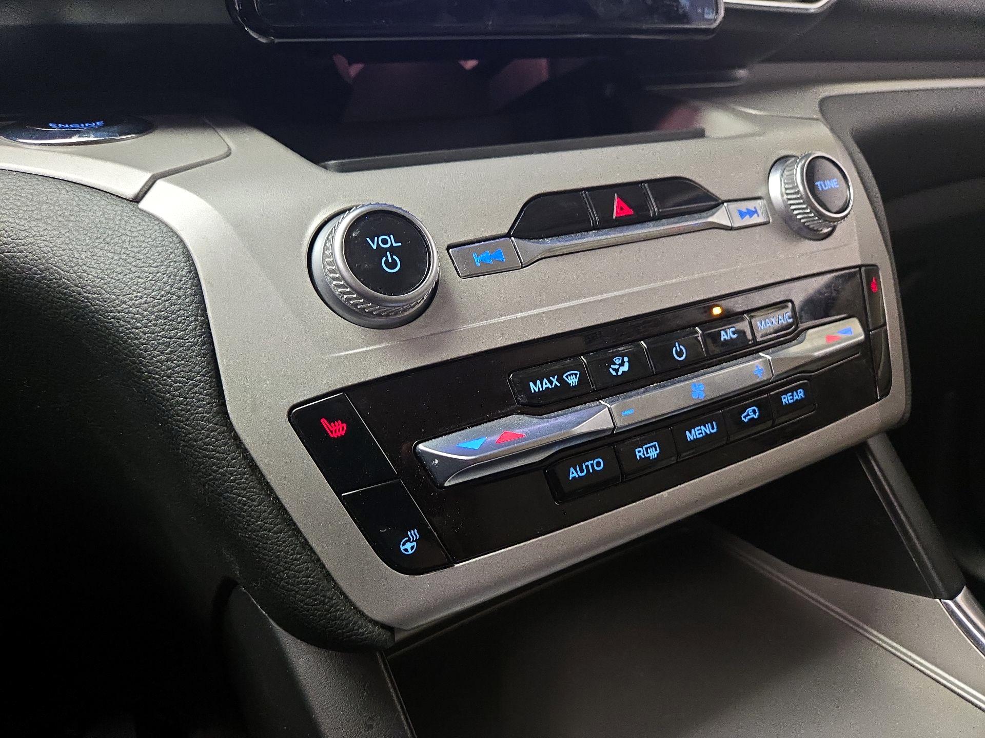 Thumbnail: 2023 Ford Explorer - 16