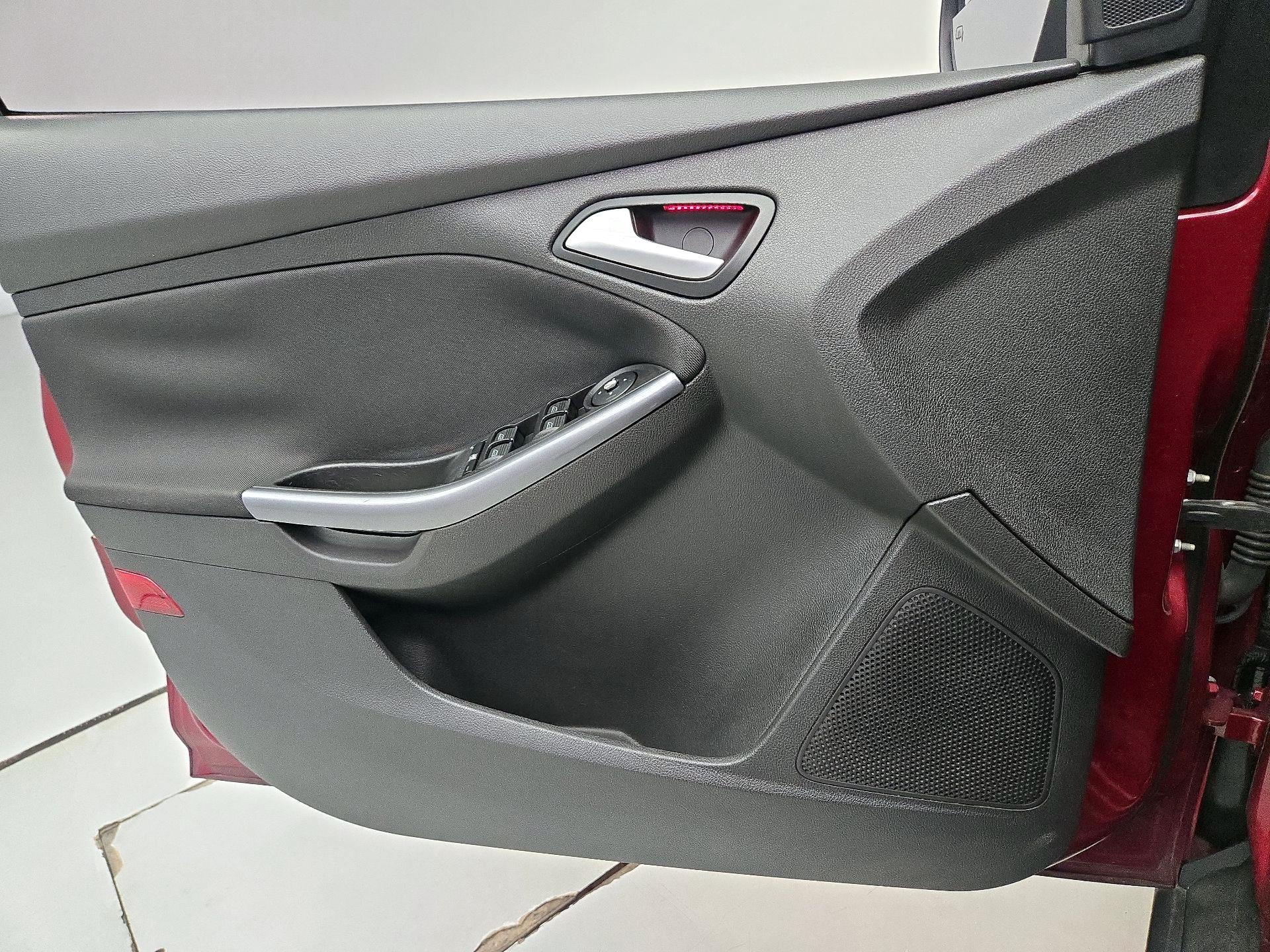 Thumbnail: 2014 Ford Focus - 12