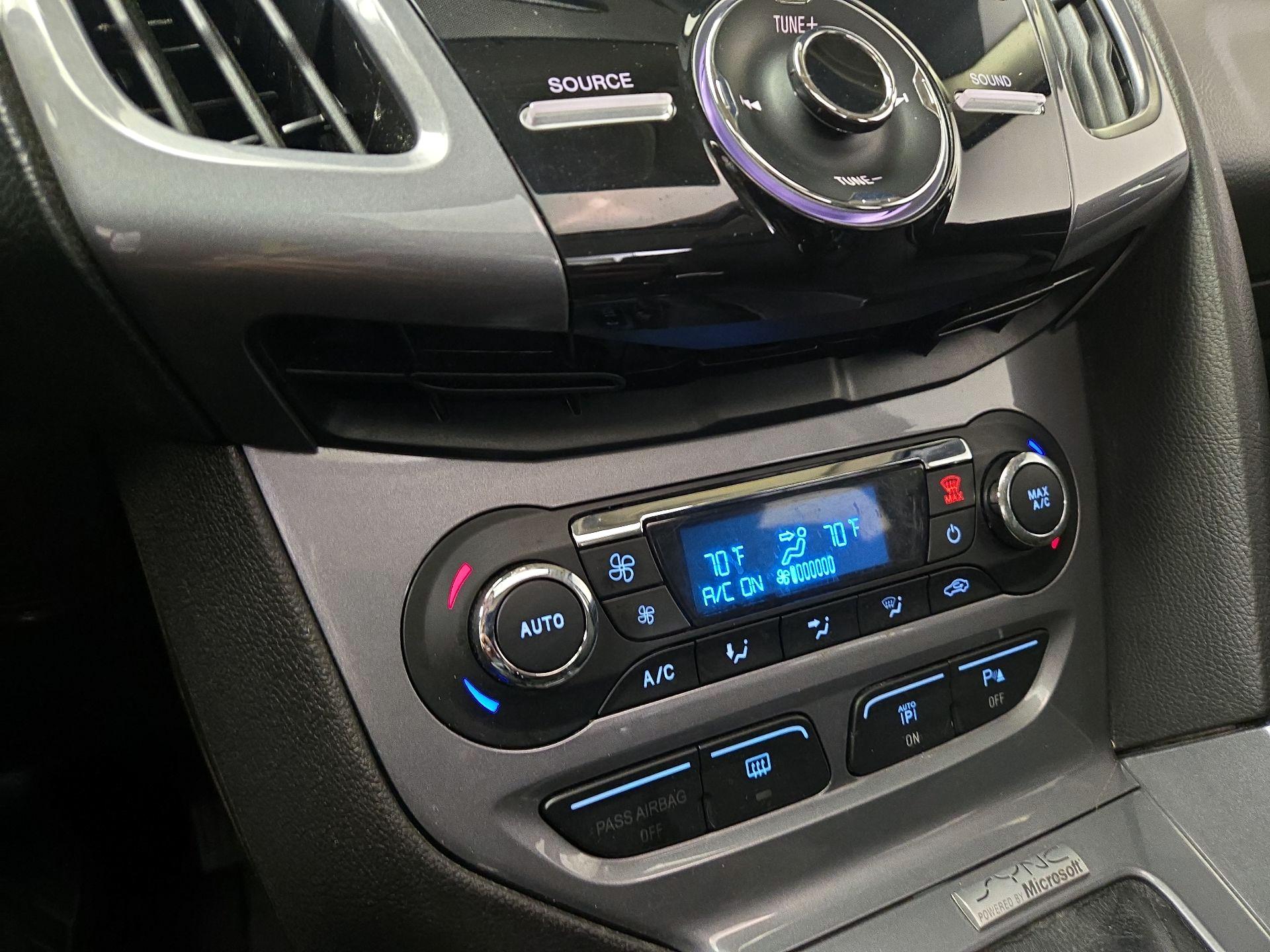 Thumbnail: 2014 Ford Focus - 17