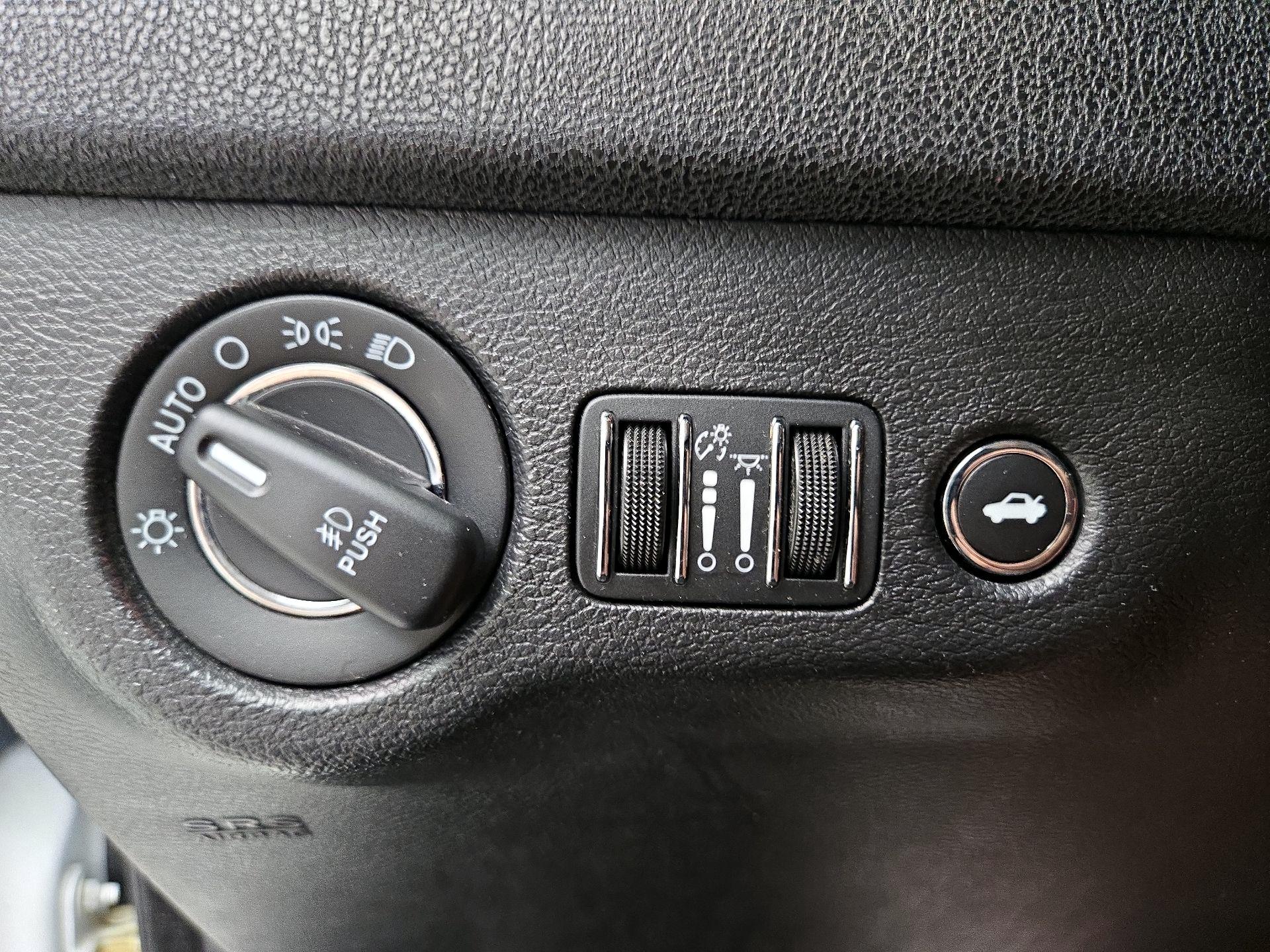 Thumbnail: 2020 Chrysler 300 - 13