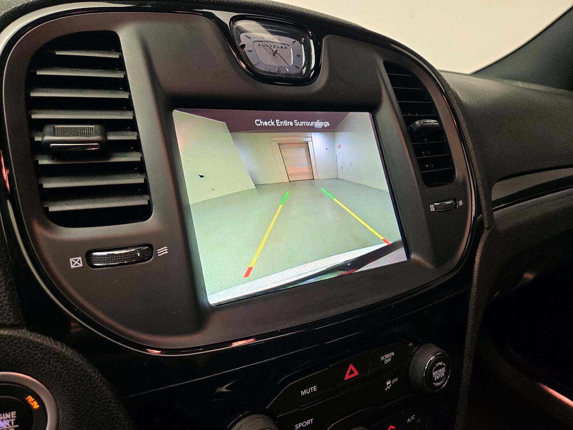 Thumbnail: 2020 Chrysler 300 - 14