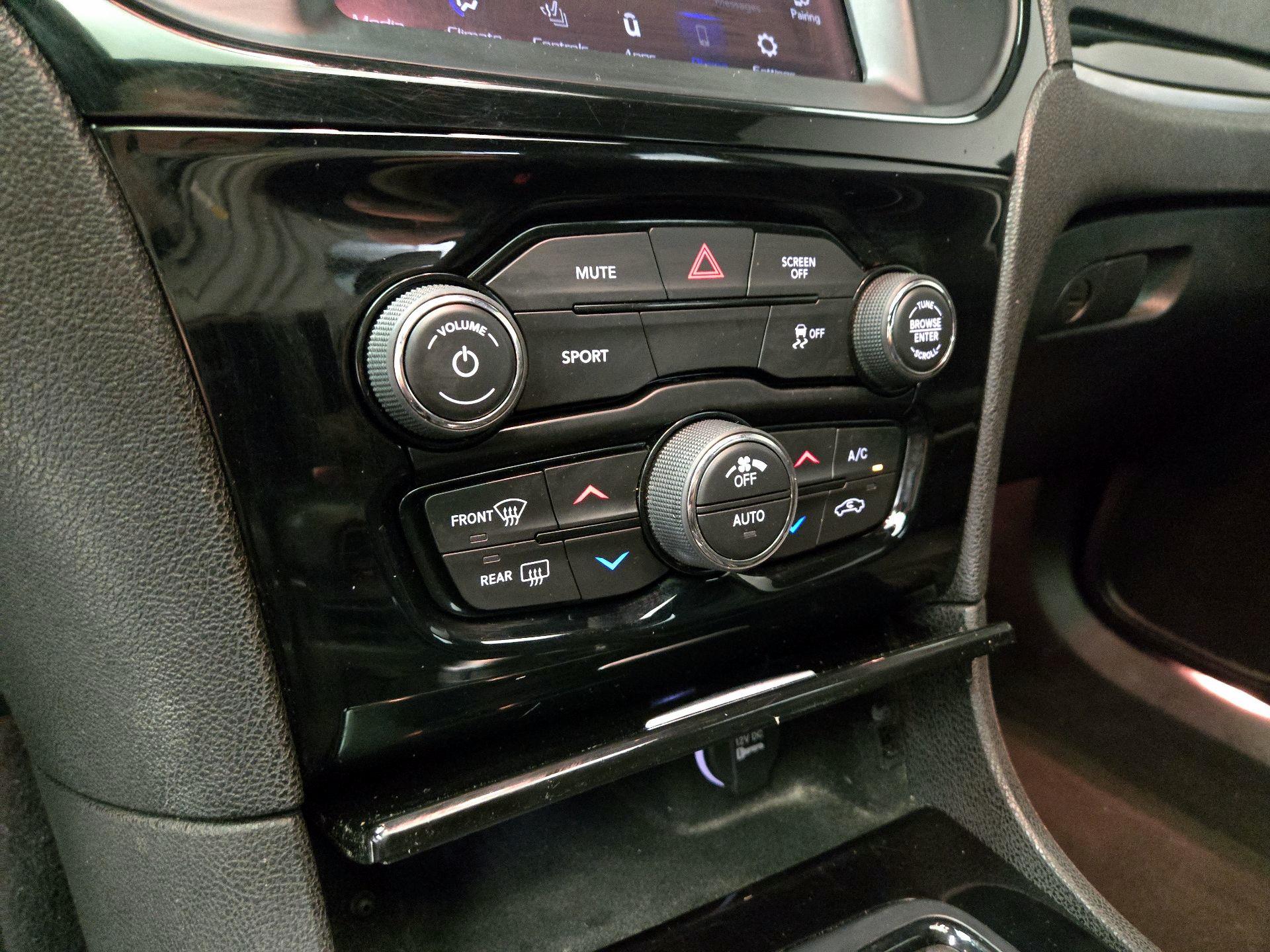 Thumbnail: 2020 Chrysler 300 - 16