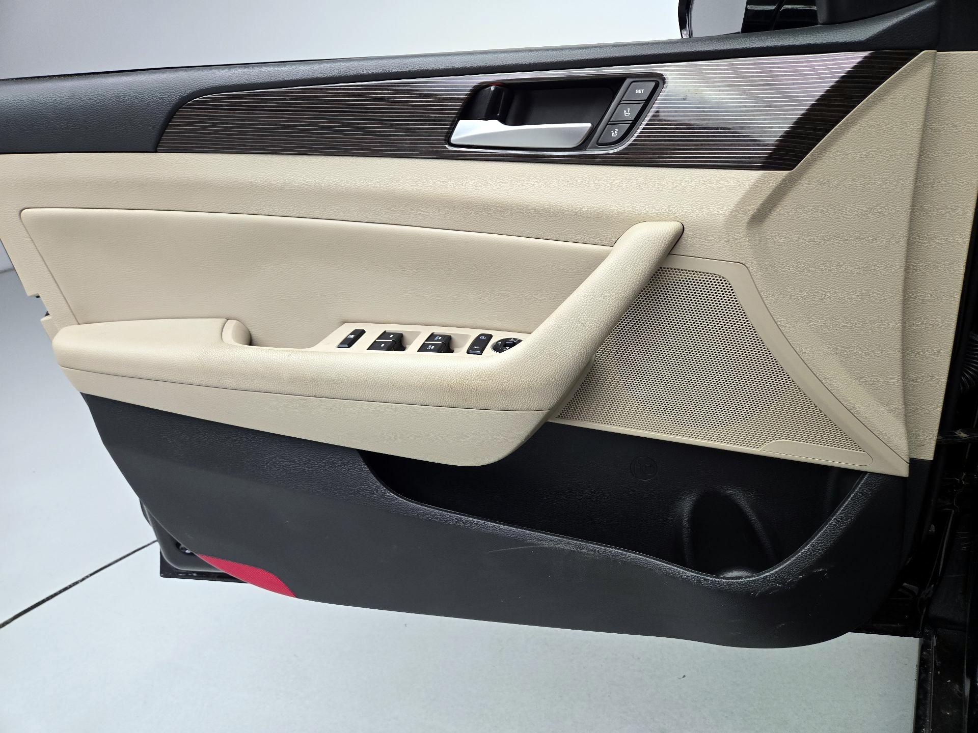 Thumbnail: 2019 Hyundai Sonata - 12