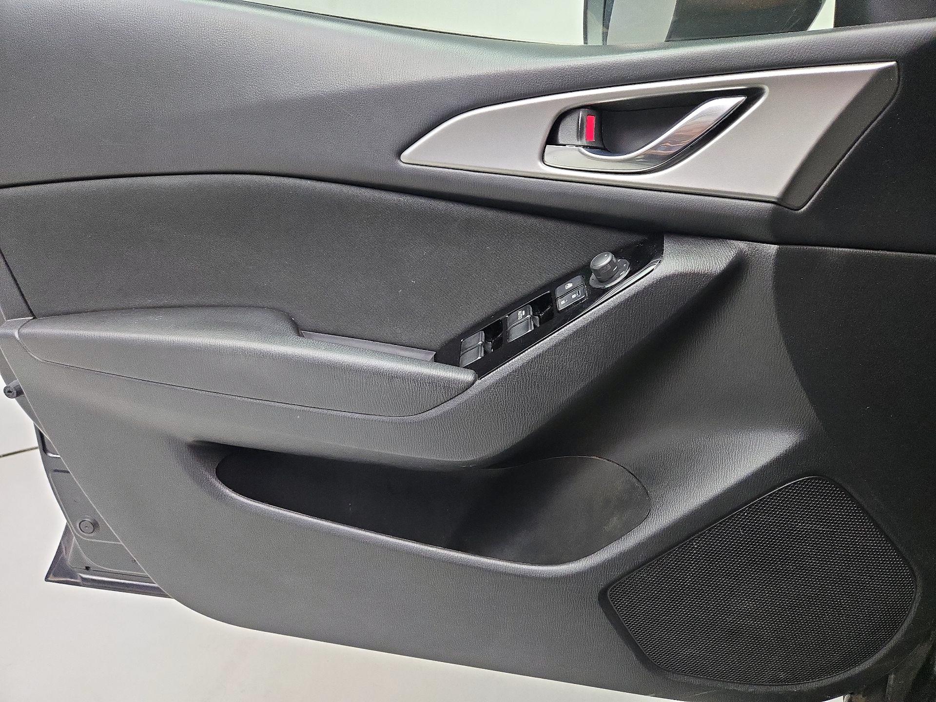 Thumbnail: 2018 Mazda Mazda3 - 12