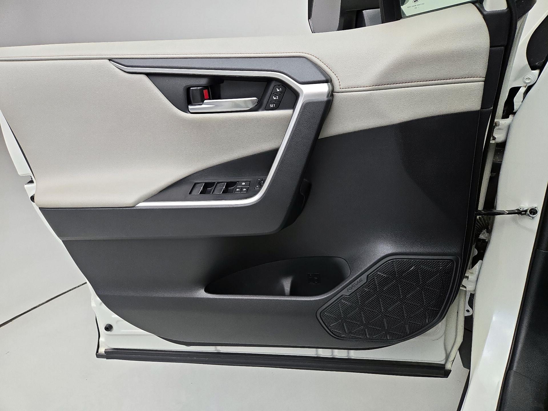 Thumbnail: 2021 Toyota RAV4 - 12