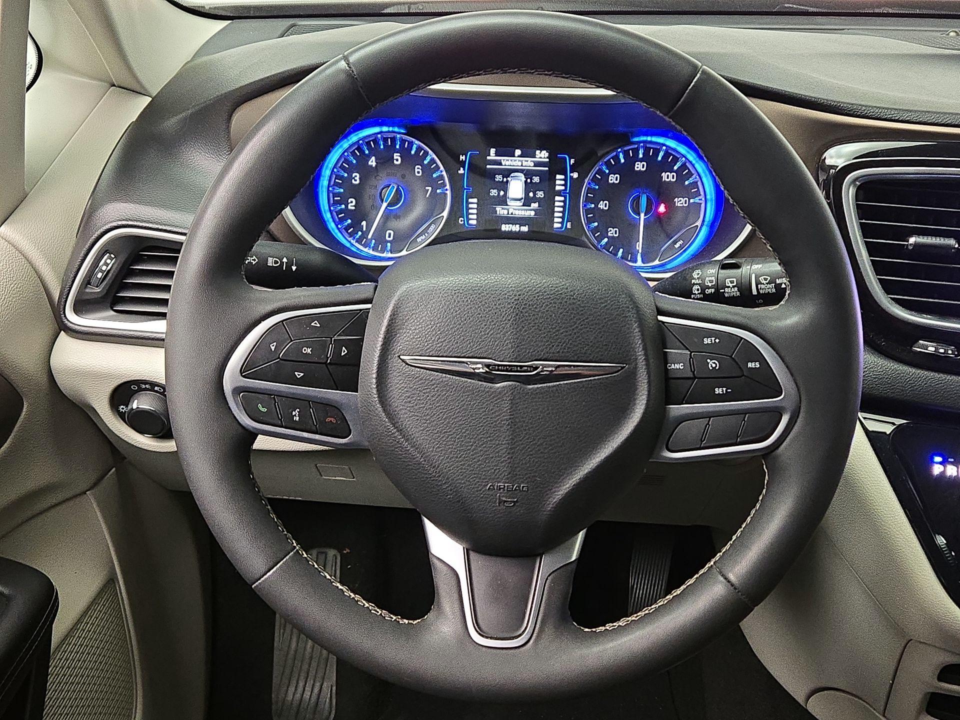 Thumbnail: 2022 Chrysler Voyager - 10