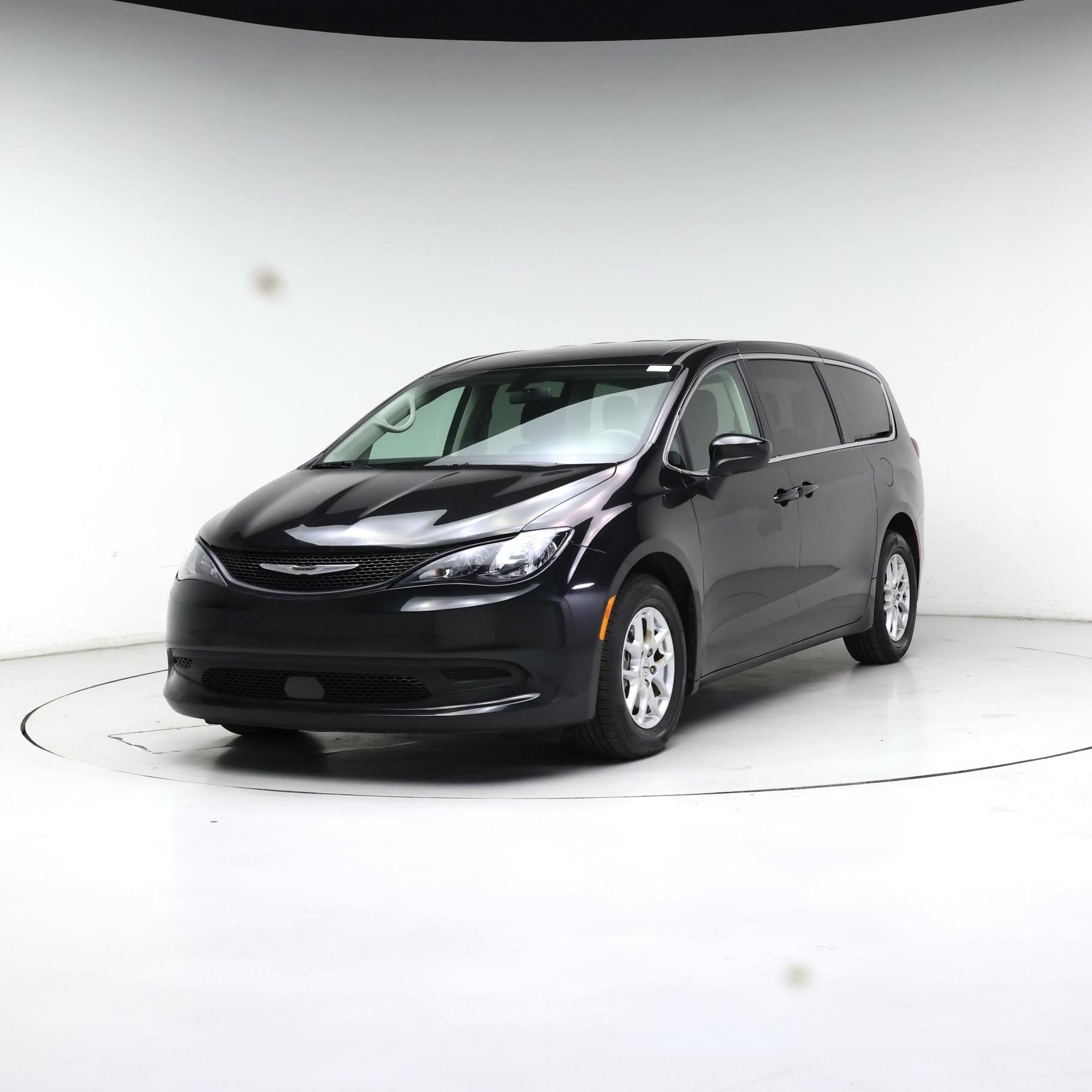 Thumbnail: 2022 Chrysler Voyager - 4