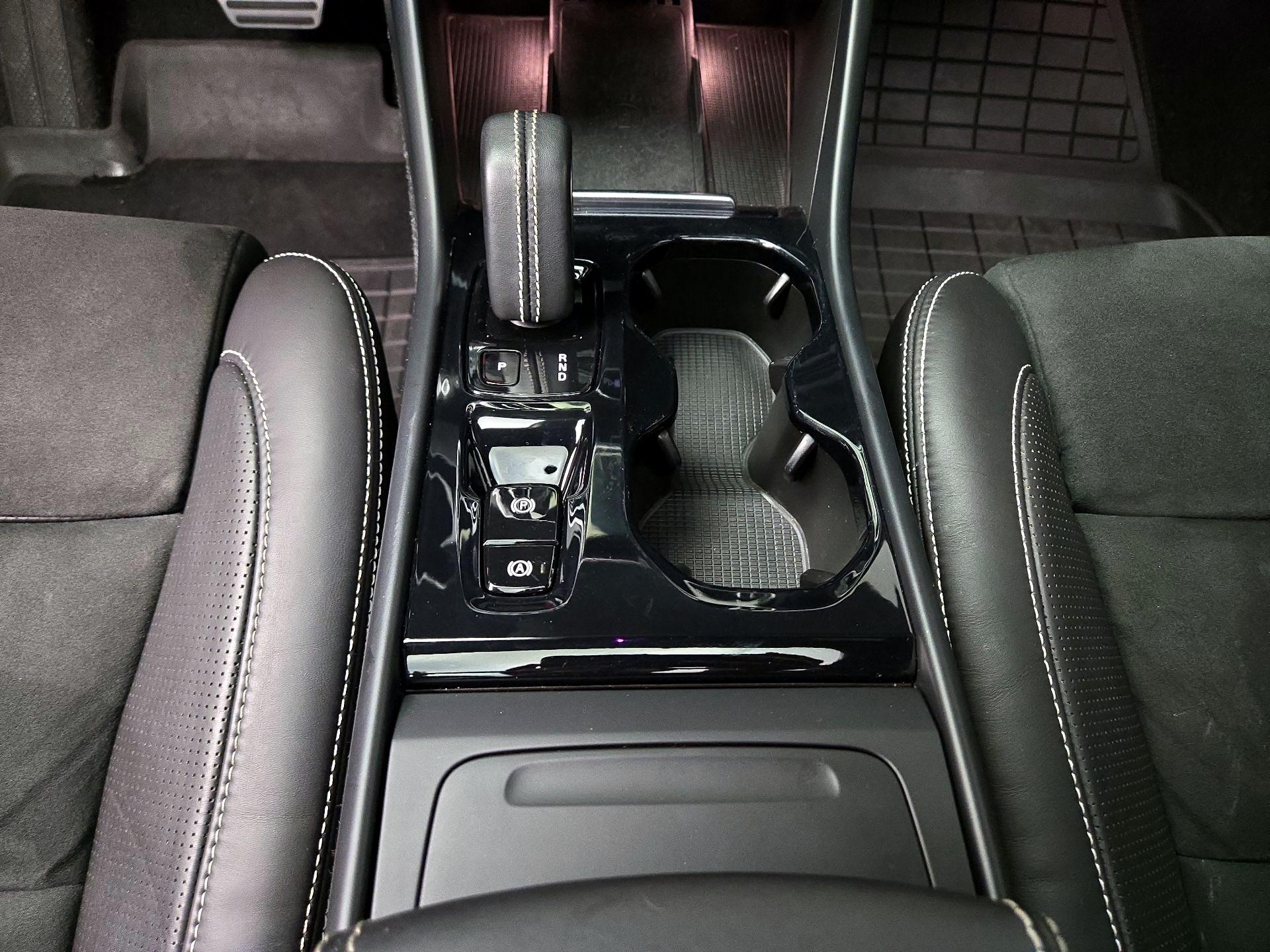 Thumbnail: 2020 Volvo XC40 - 17