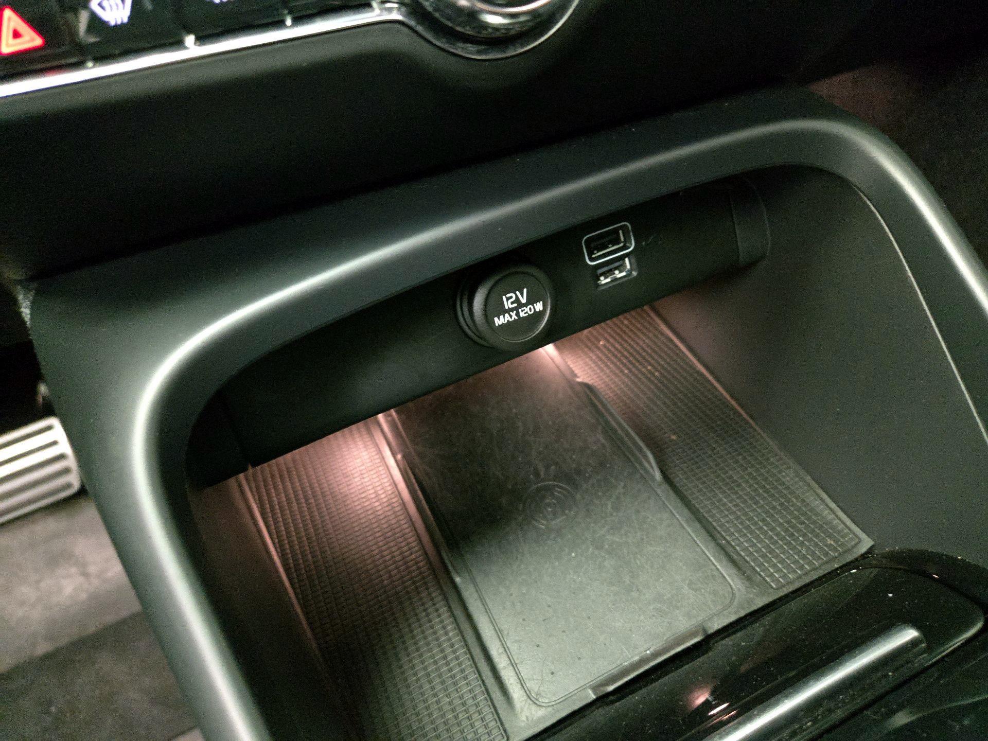 Thumbnail: 2020 Volvo XC40 - 18