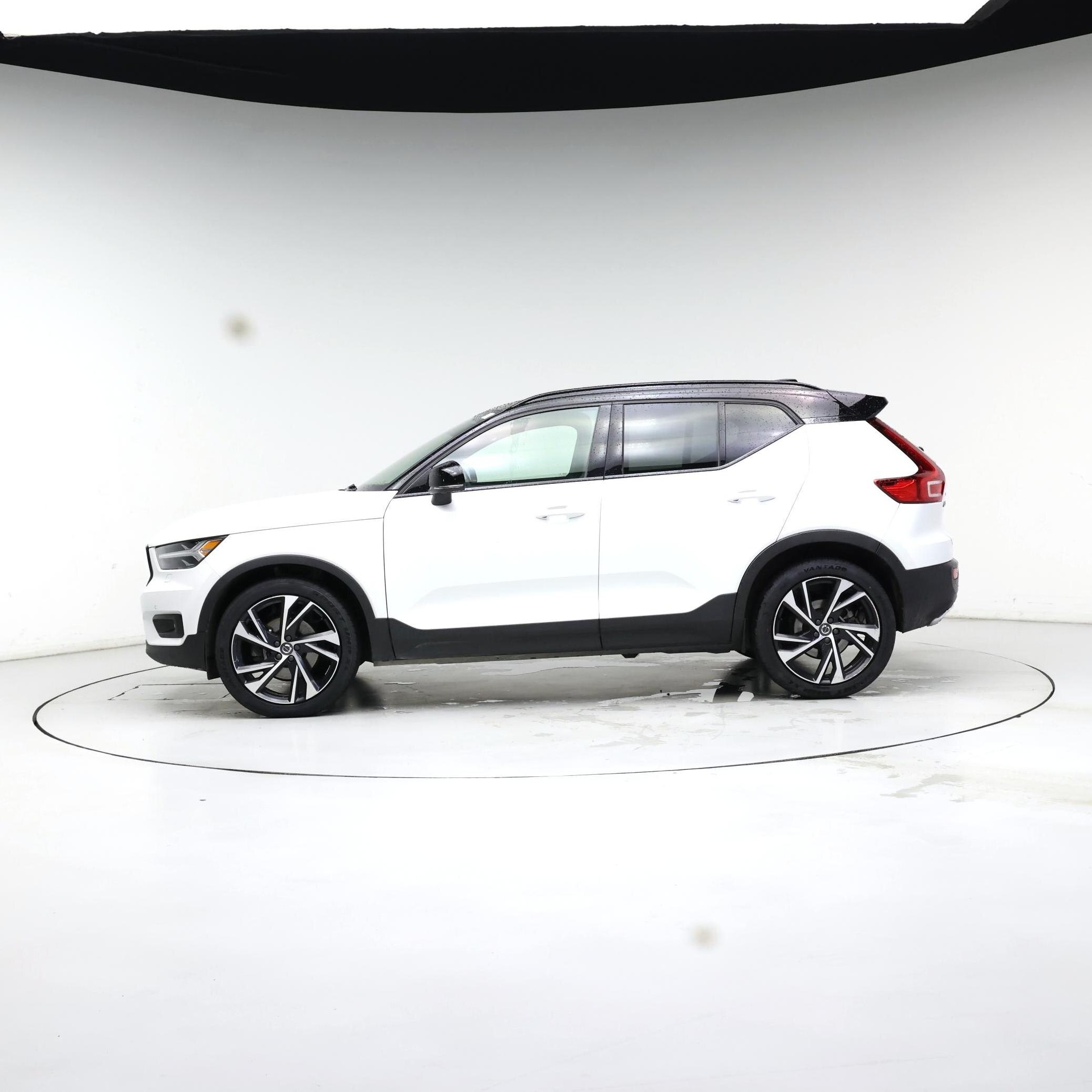 Thumbnail: 2020 Volvo XC40 - 3