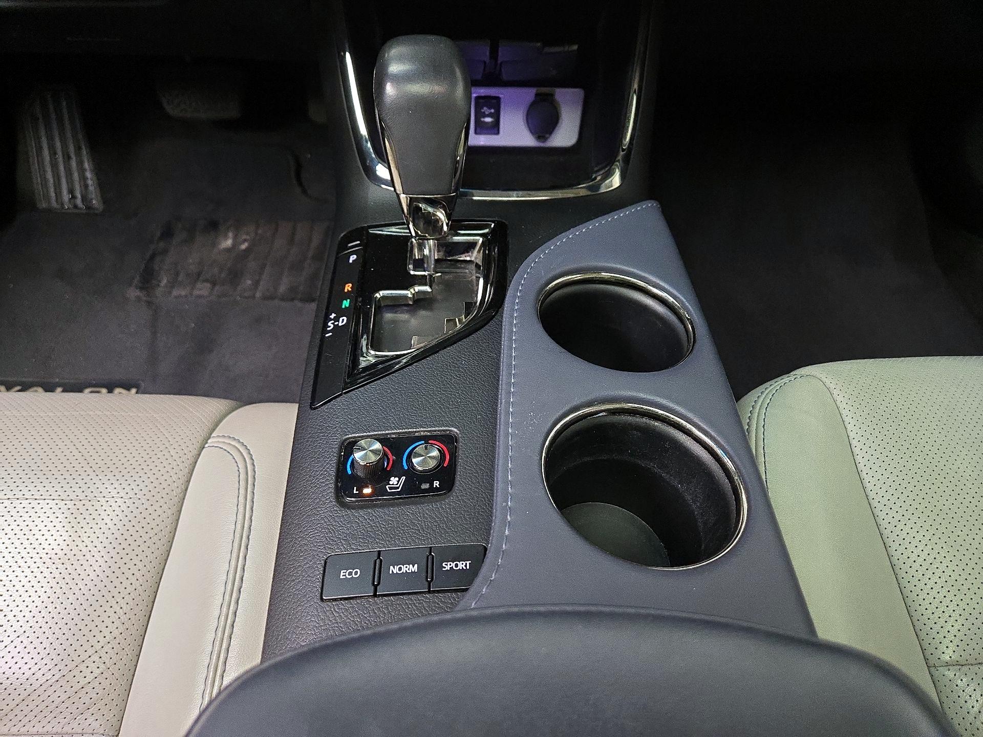 Thumbnail: 2014 Toyota Avalon - 18