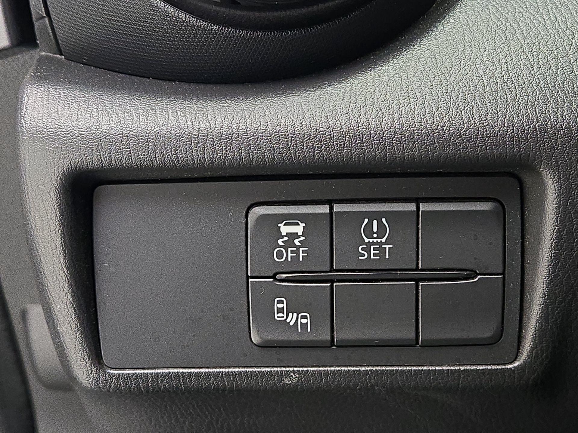 Thumbnail: 2017 Mazda MX-5 Miata - 13