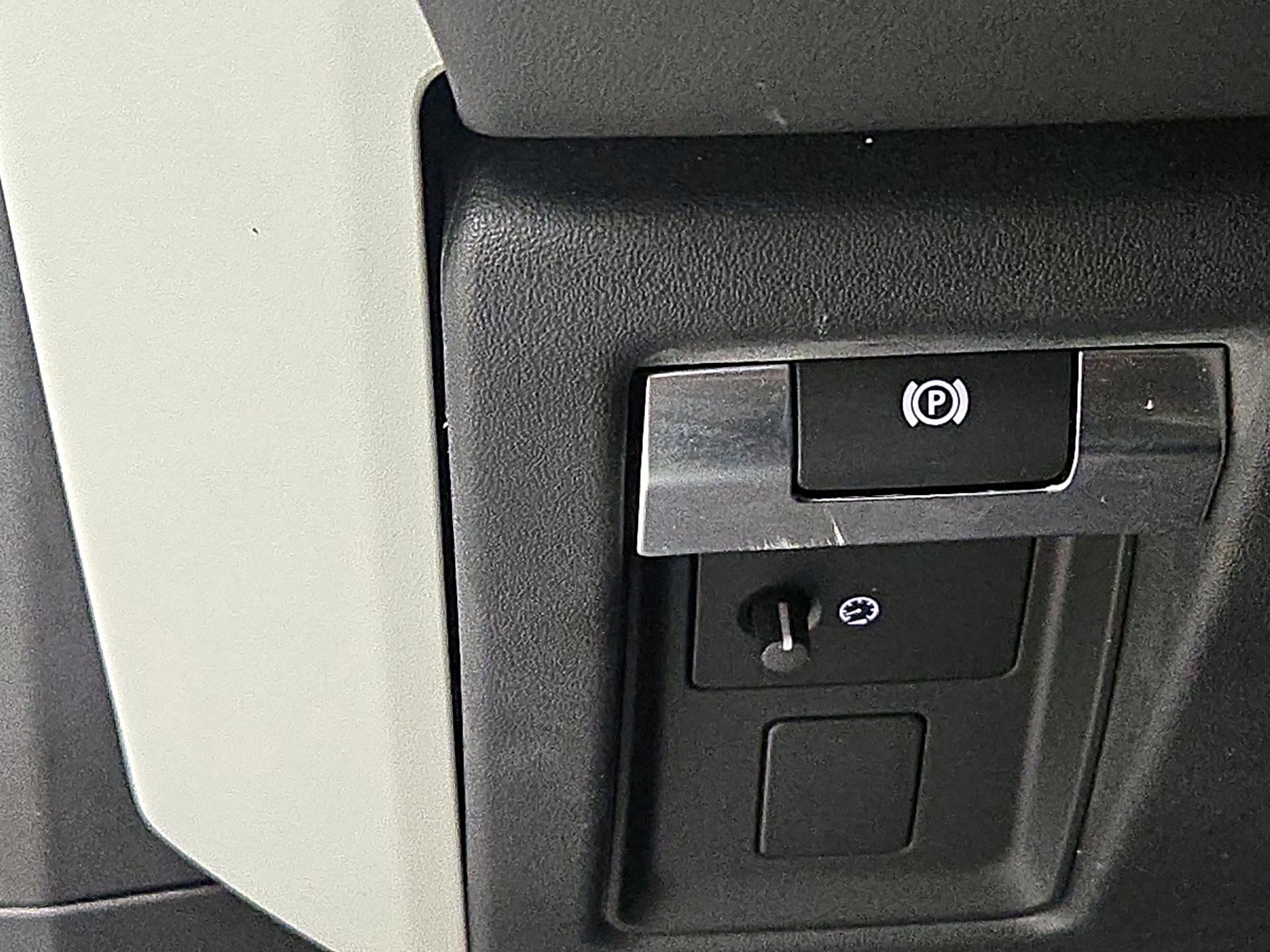 Thumbnail: 2022 Land Rover Defender - 13