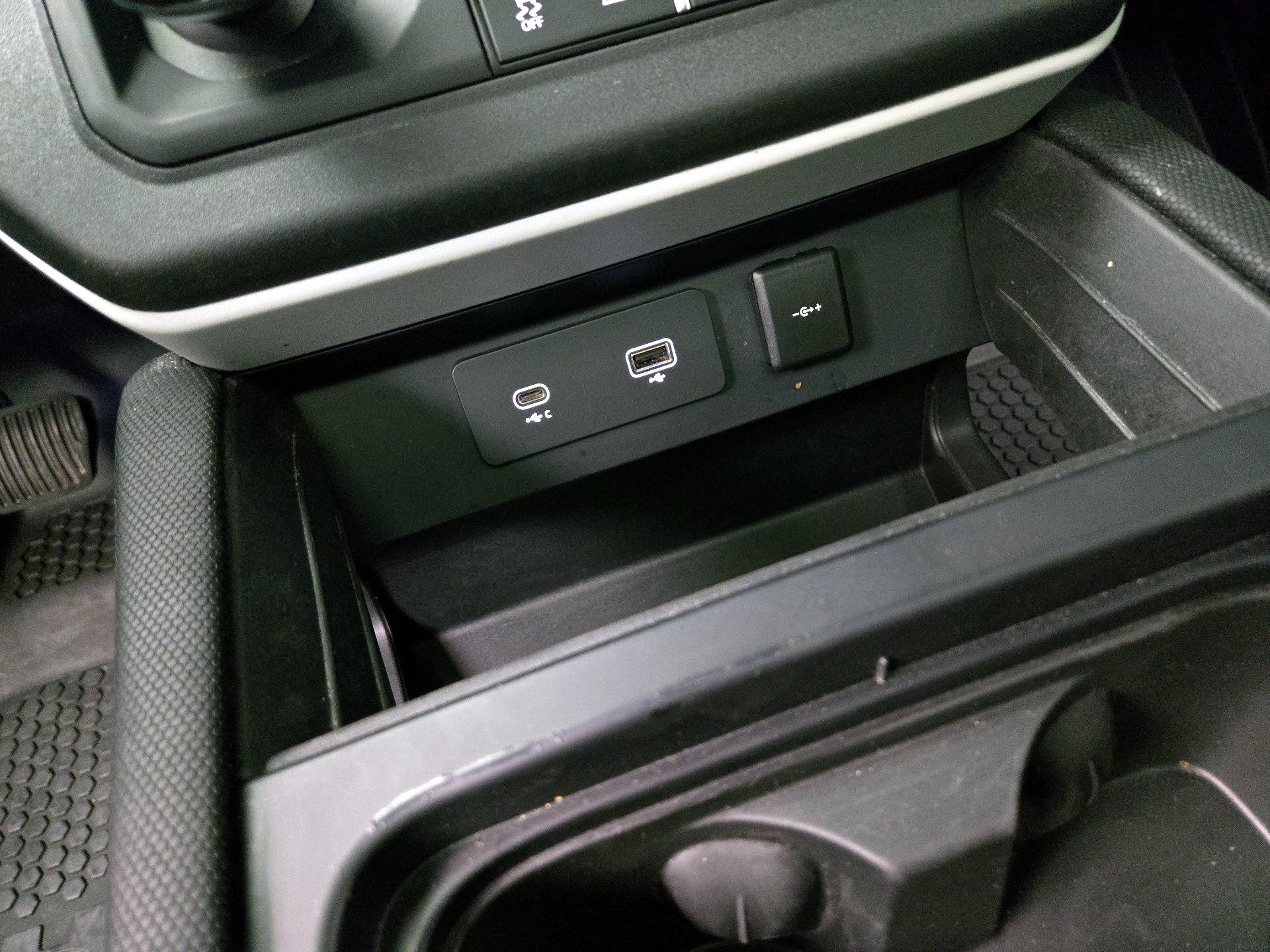 Thumbnail: 2022 Land Rover Defender - 19