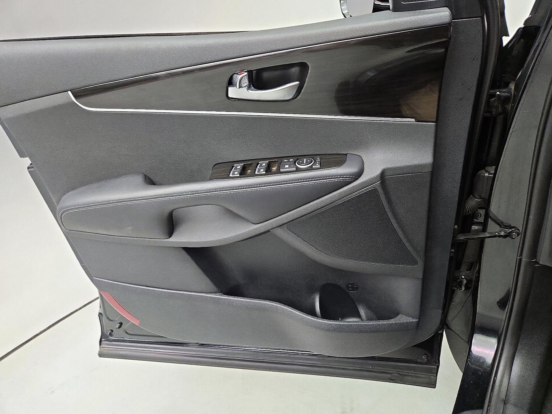 Thumbnail: 2020 Kia Sorento - 12