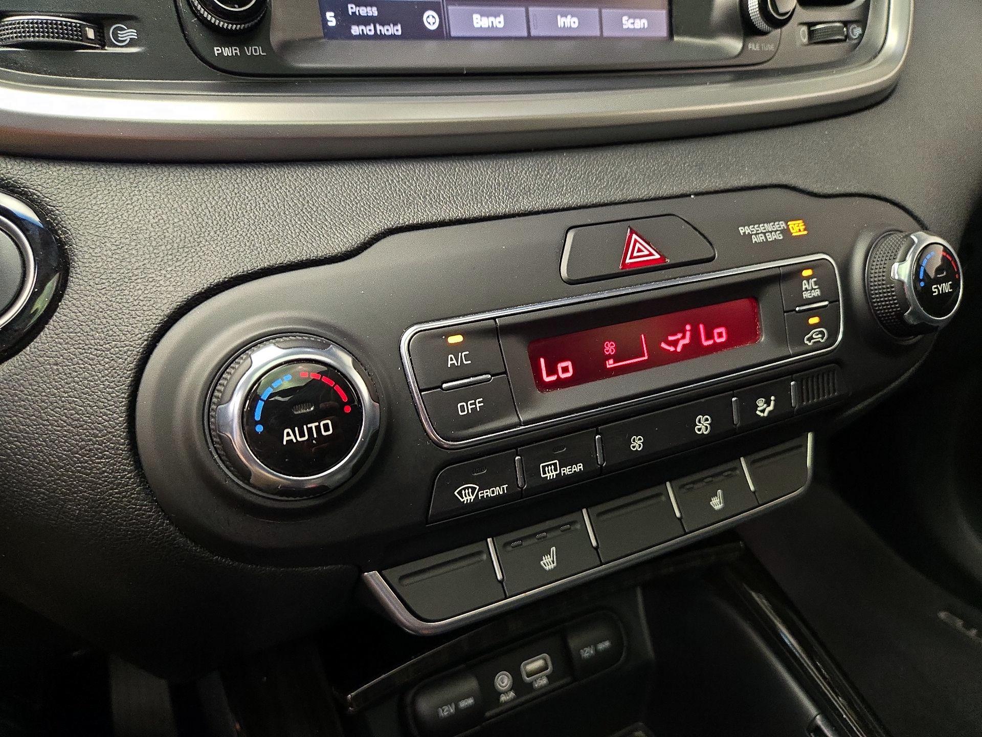 Thumbnail: 2020 Kia Sorento - 16