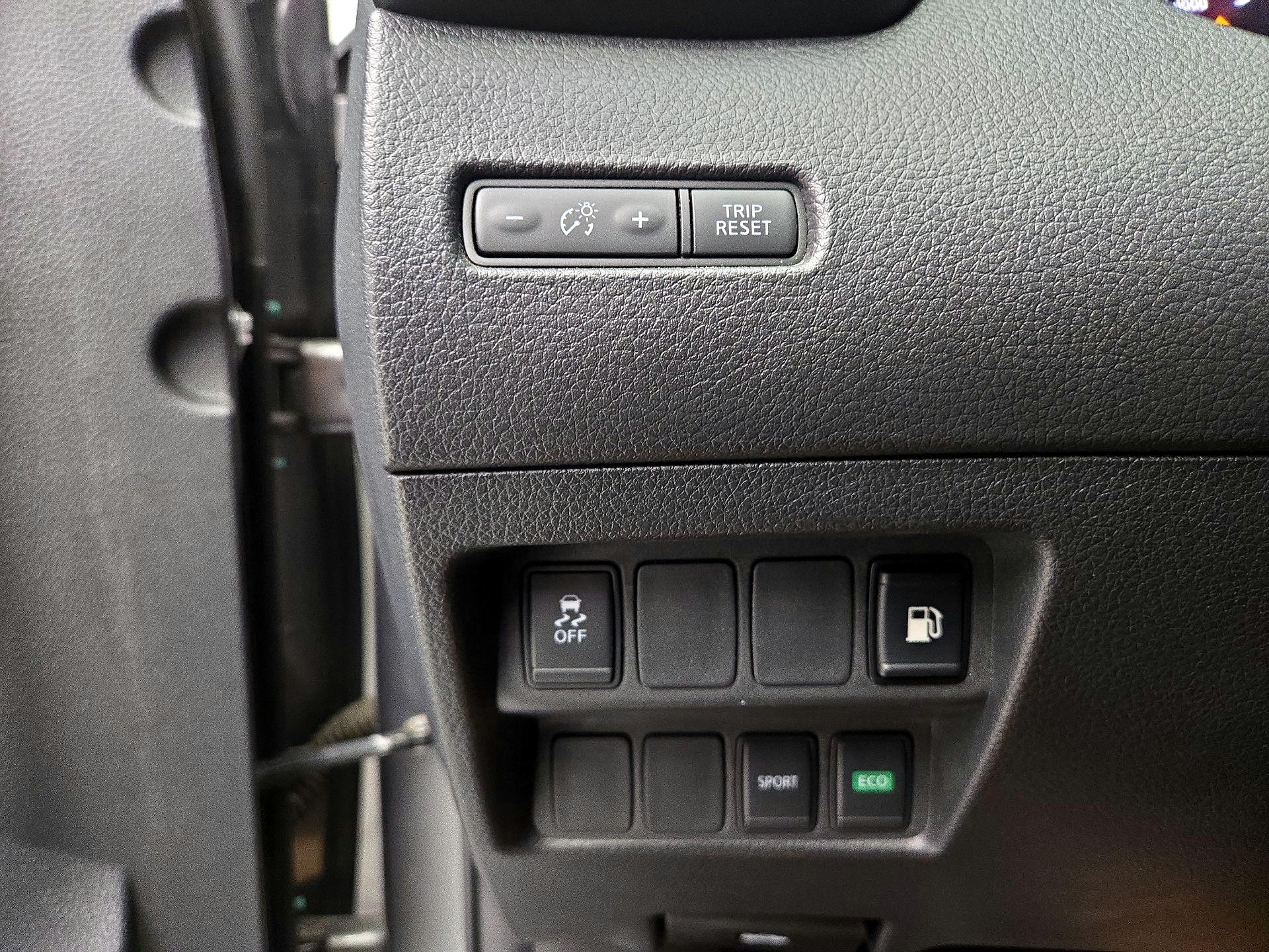 Thumbnail: 2018 Nissan Rogue - 13