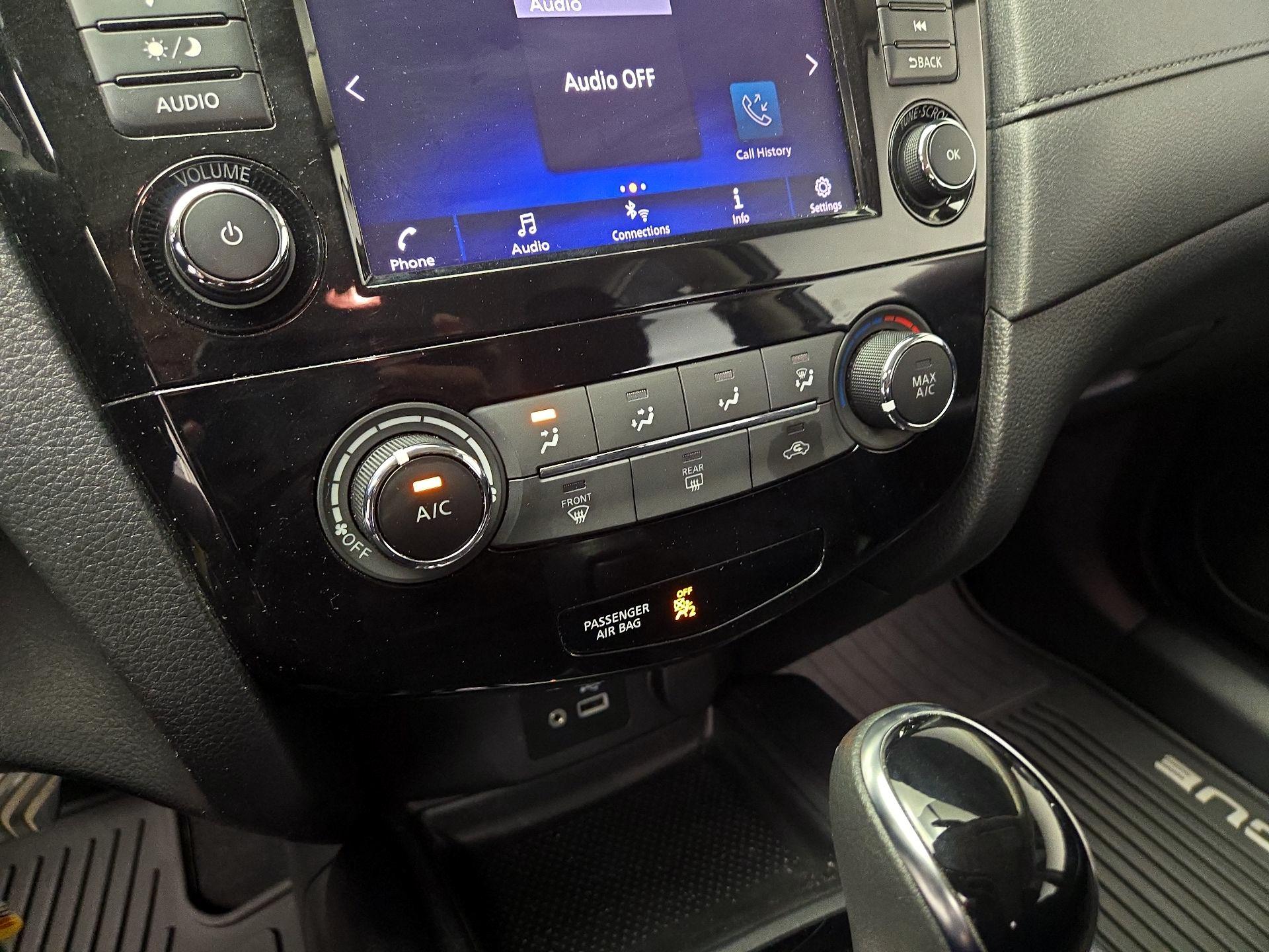 Thumbnail: 2018 Nissan Rogue - 16