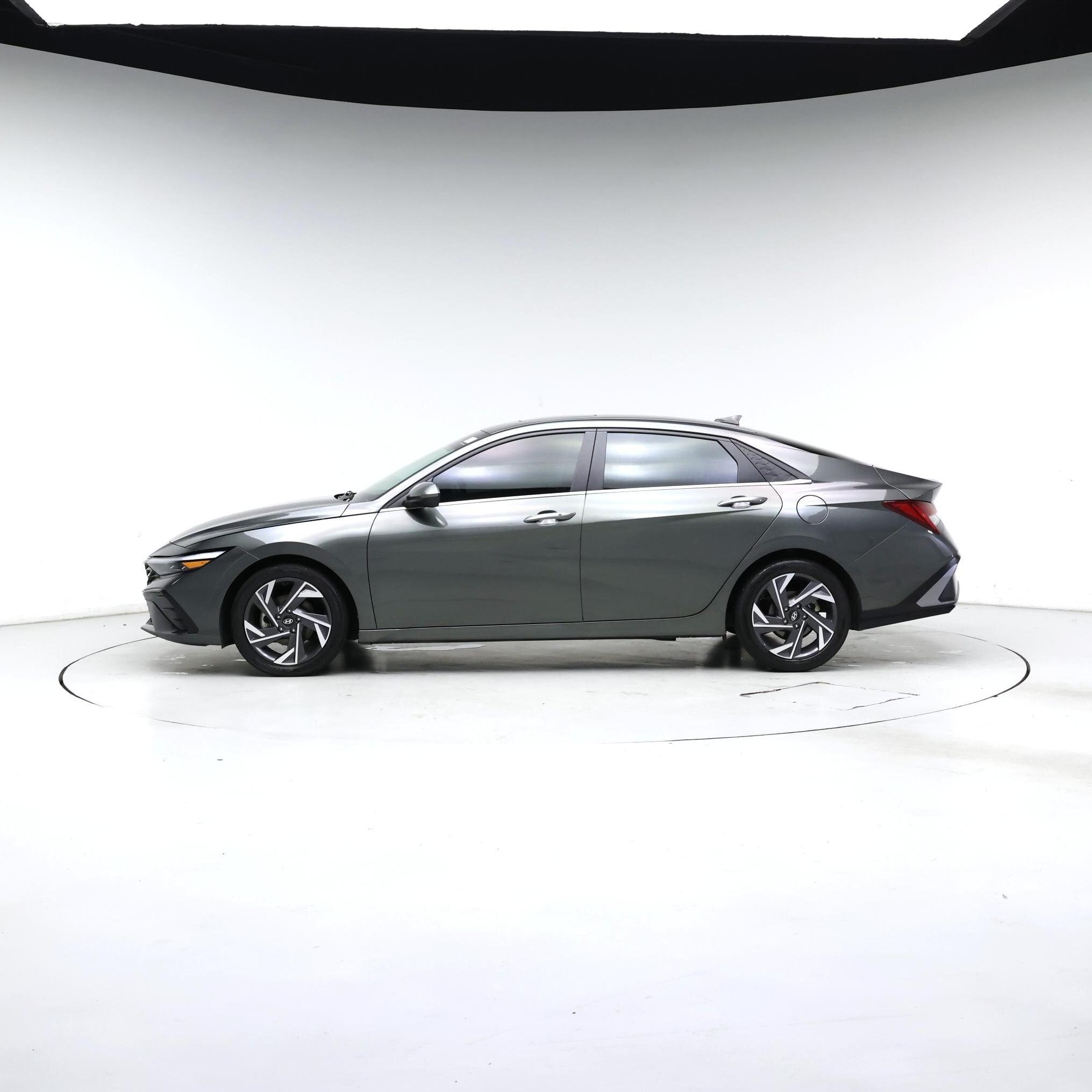 Thumbnail: 2024 Hyundai Elantra - 3