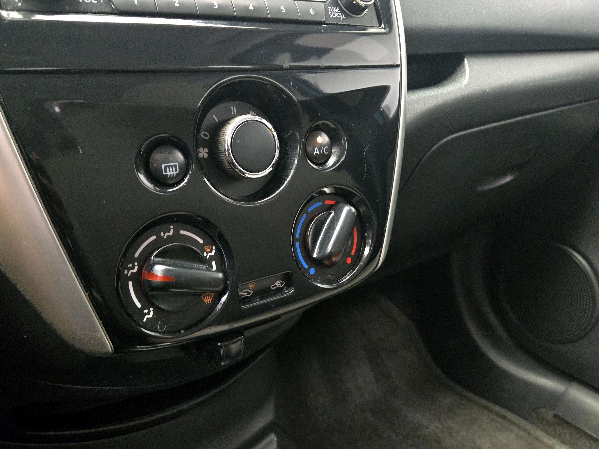 Thumbnail: 2016 Nissan Versa Note - 16