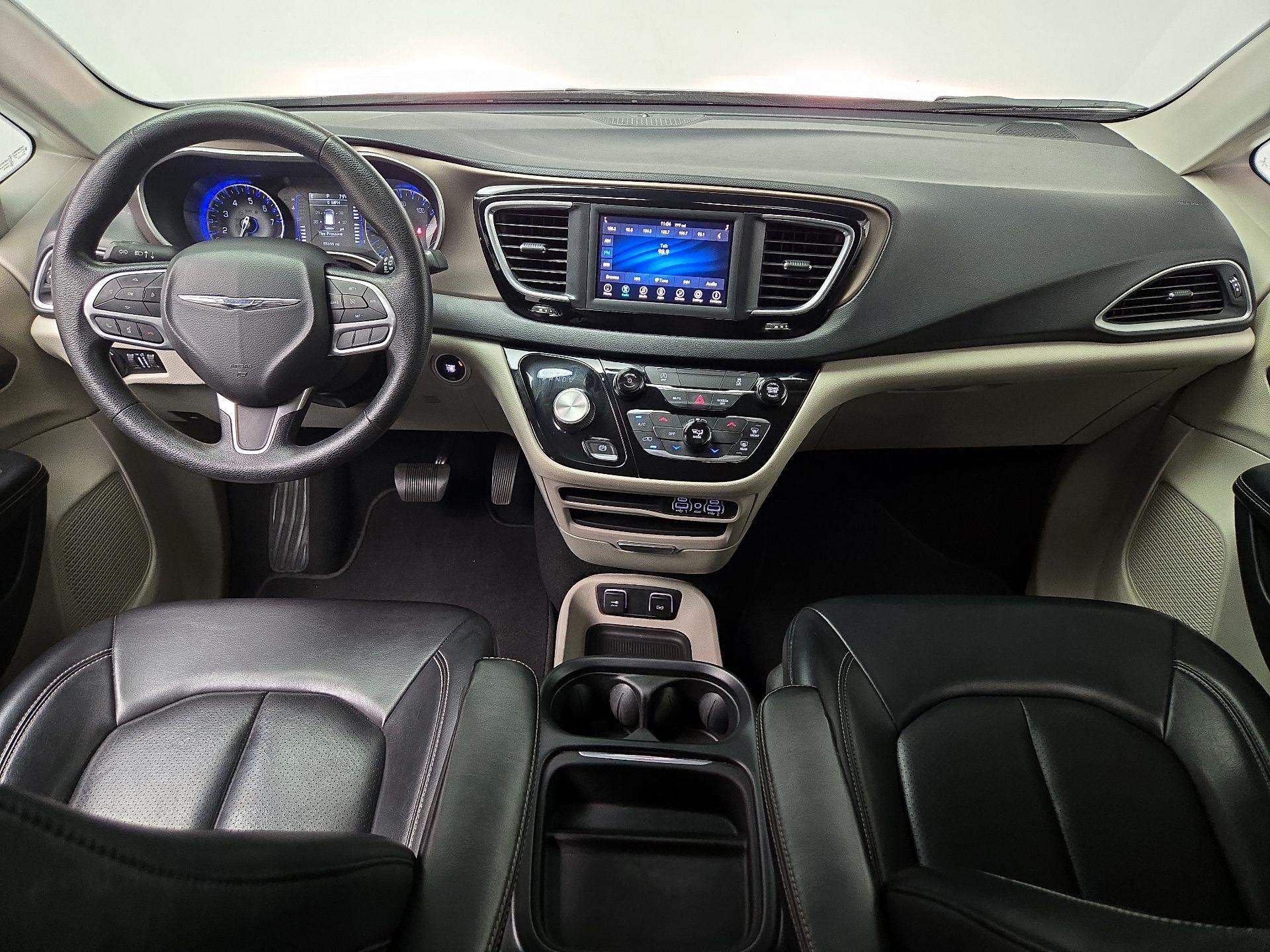 Thumbnail: 2021 Chrysler Voyager - 9