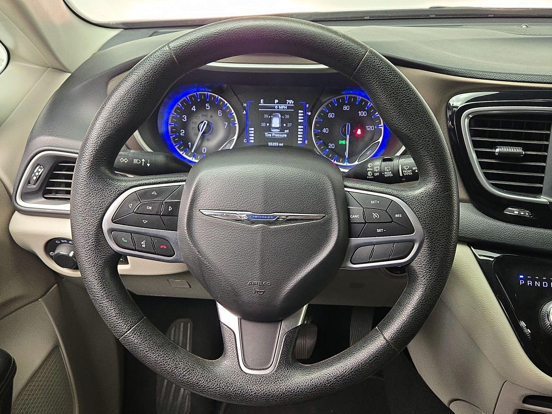 Thumbnail: 2021 Chrysler Voyager - 10