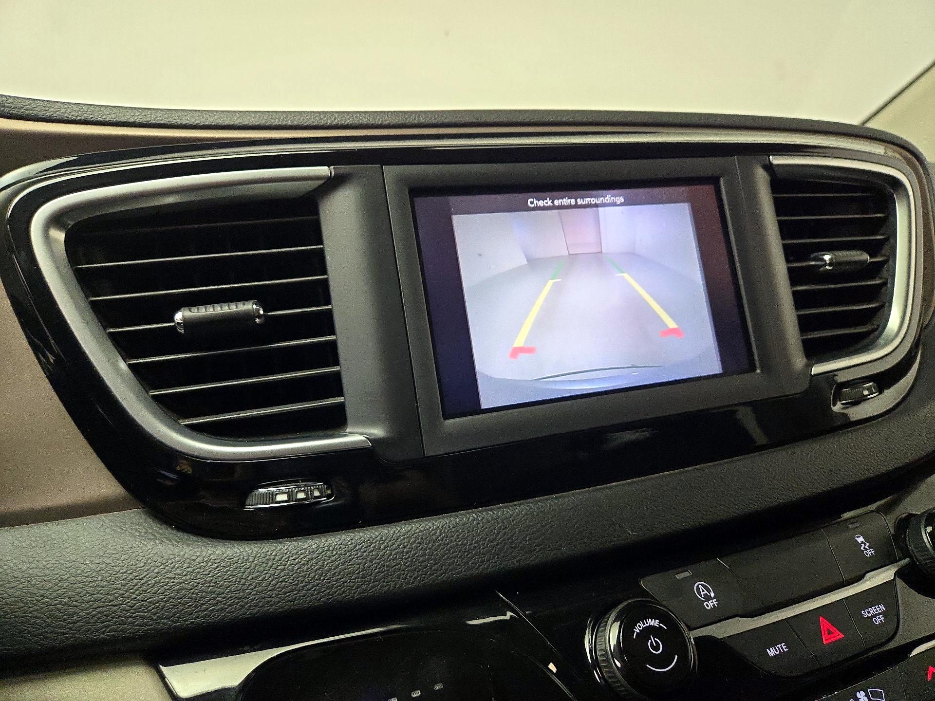 Thumbnail: 2021 Chrysler Voyager - 14