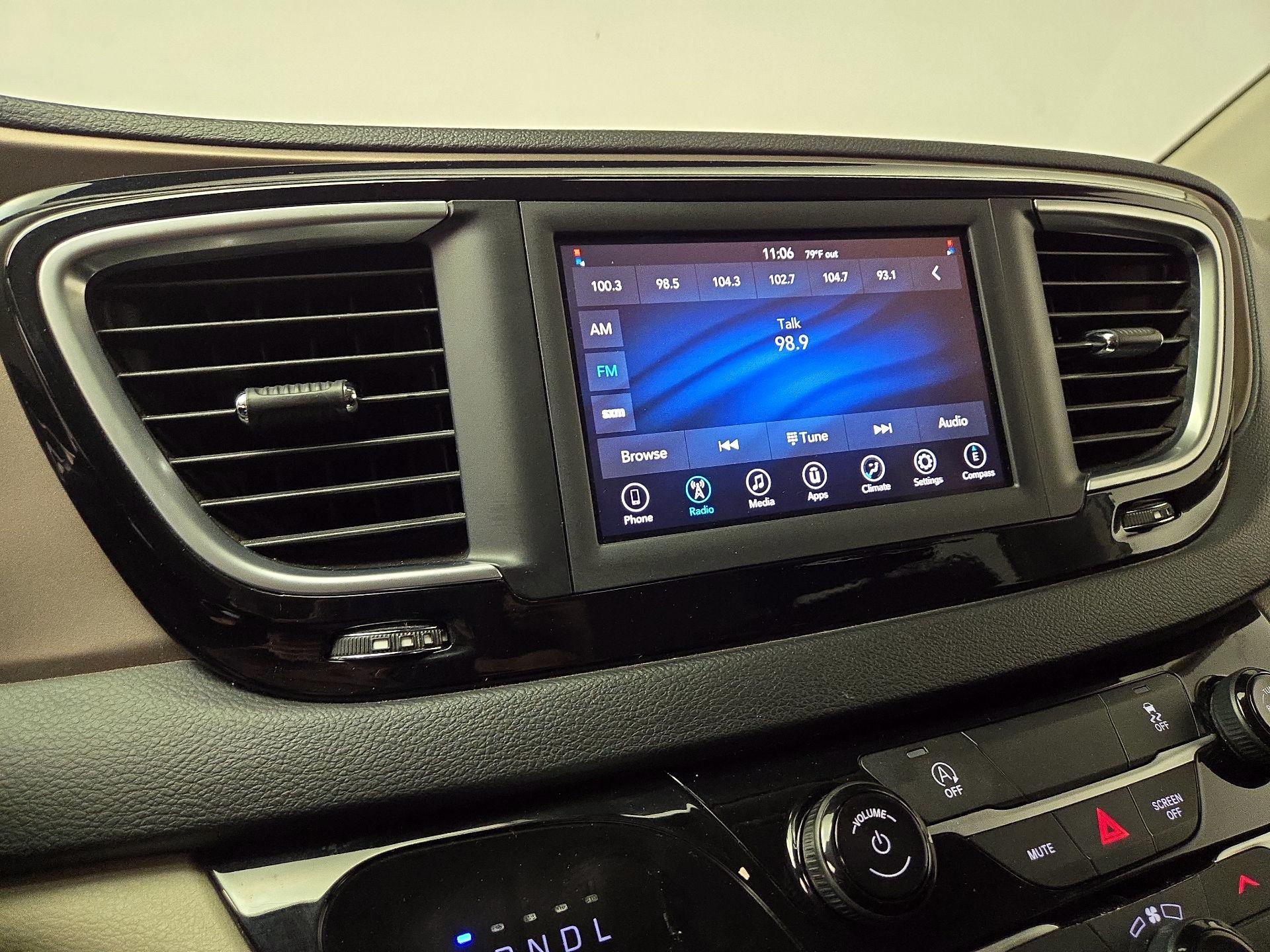 Thumbnail: 2021 Chrysler Voyager - 15