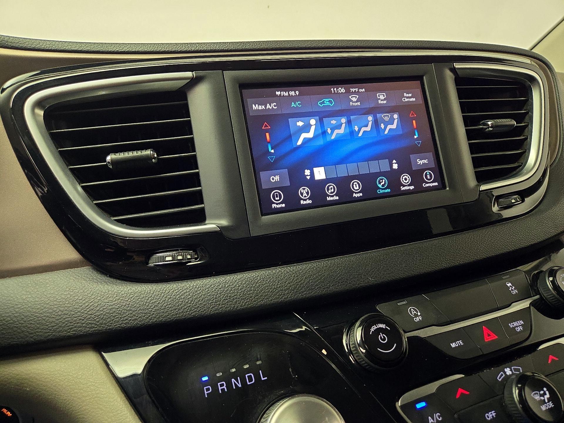 Thumbnail: 2021 Chrysler Voyager - 16