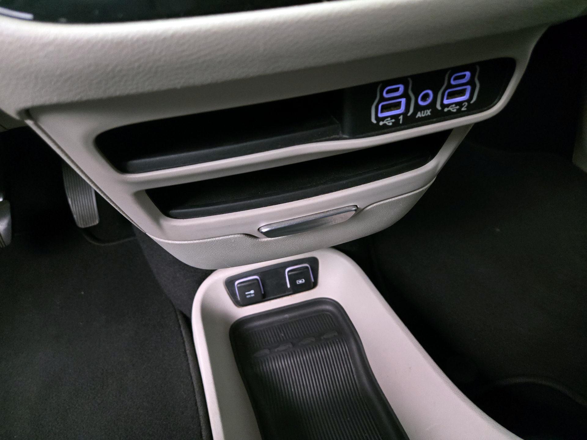 Thumbnail: 2021 Chrysler Voyager - 18