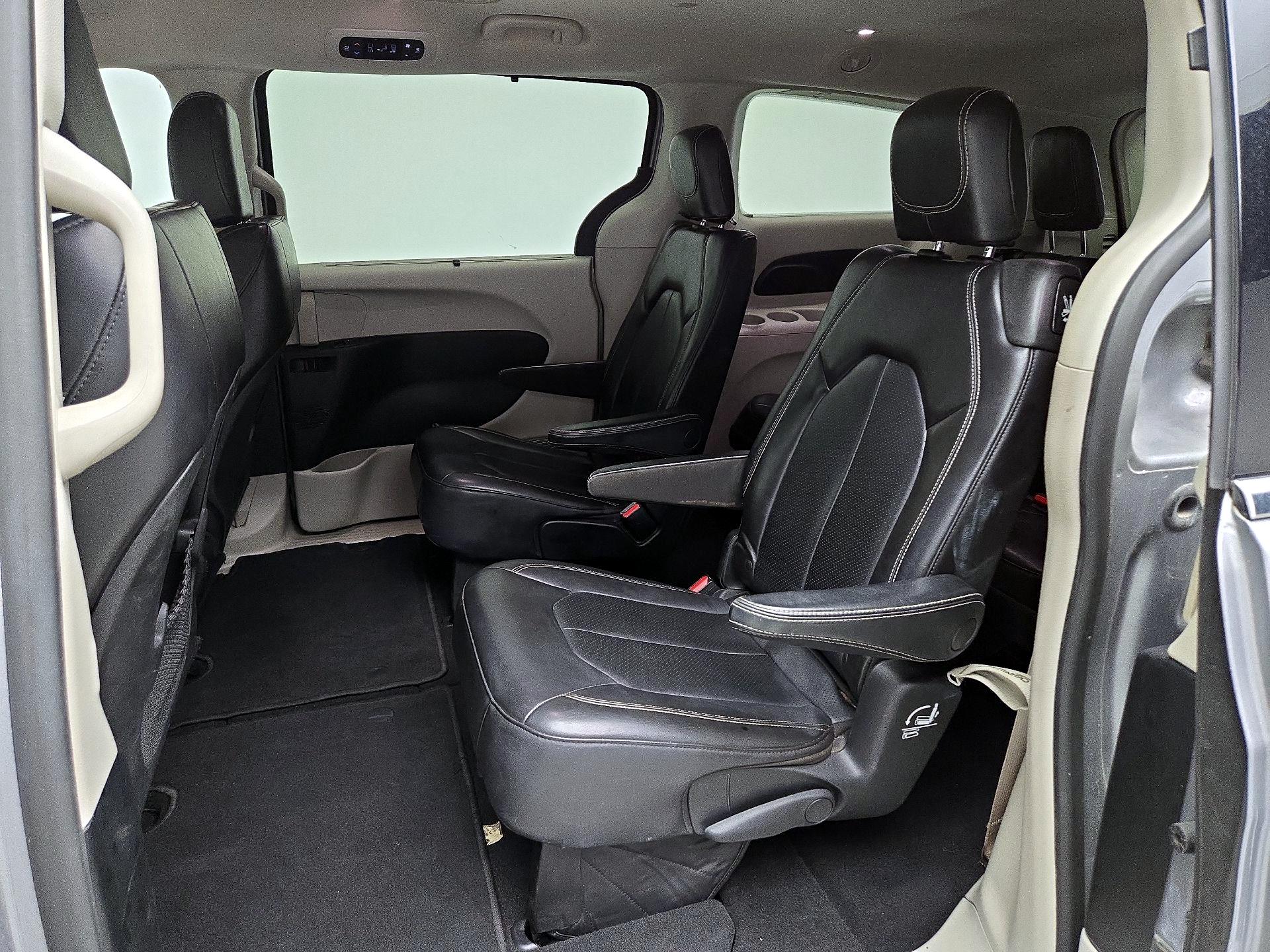 Thumbnail: 2021 Chrysler Voyager - 19