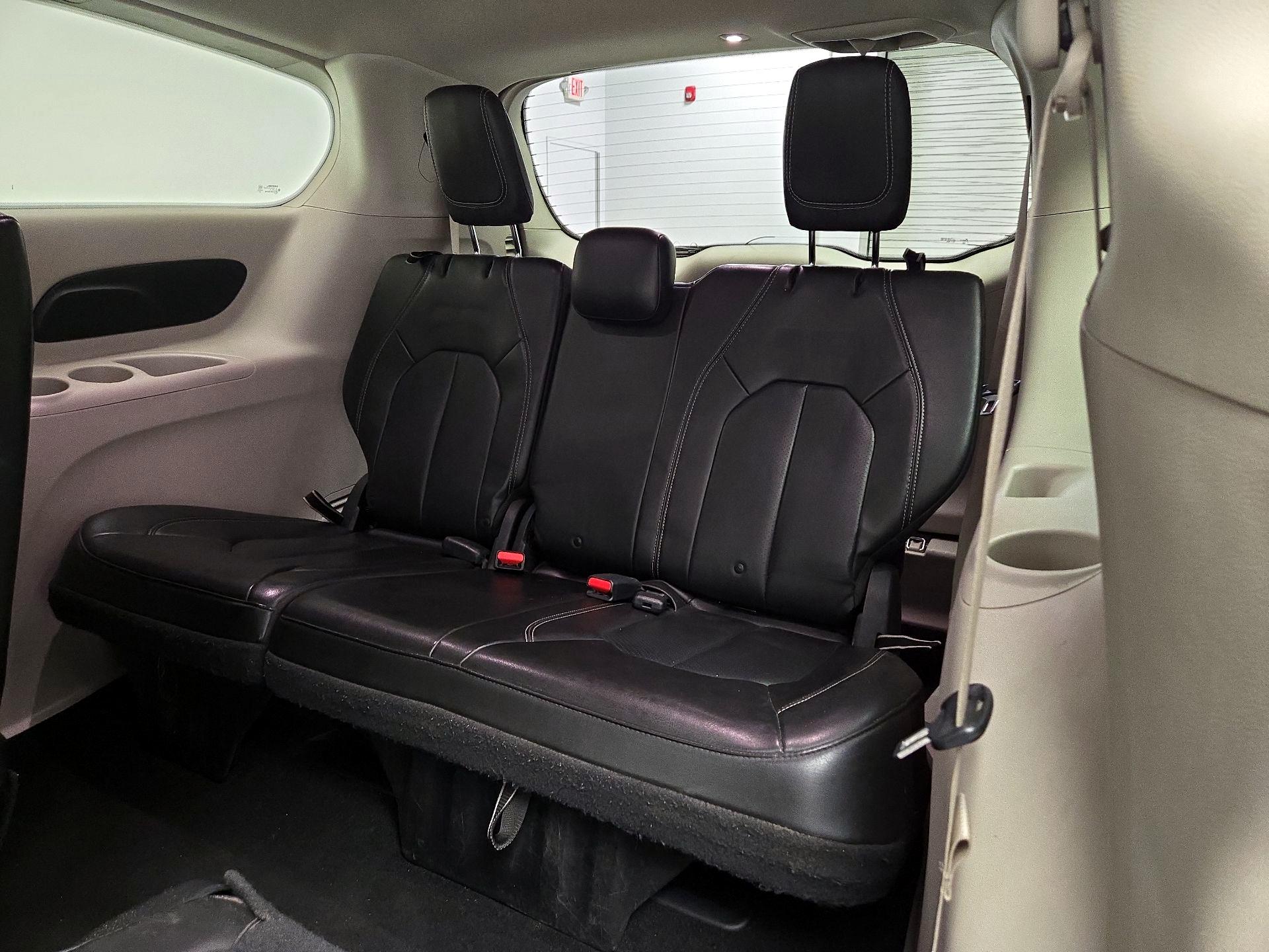 Thumbnail: 2021 Chrysler Voyager - 20