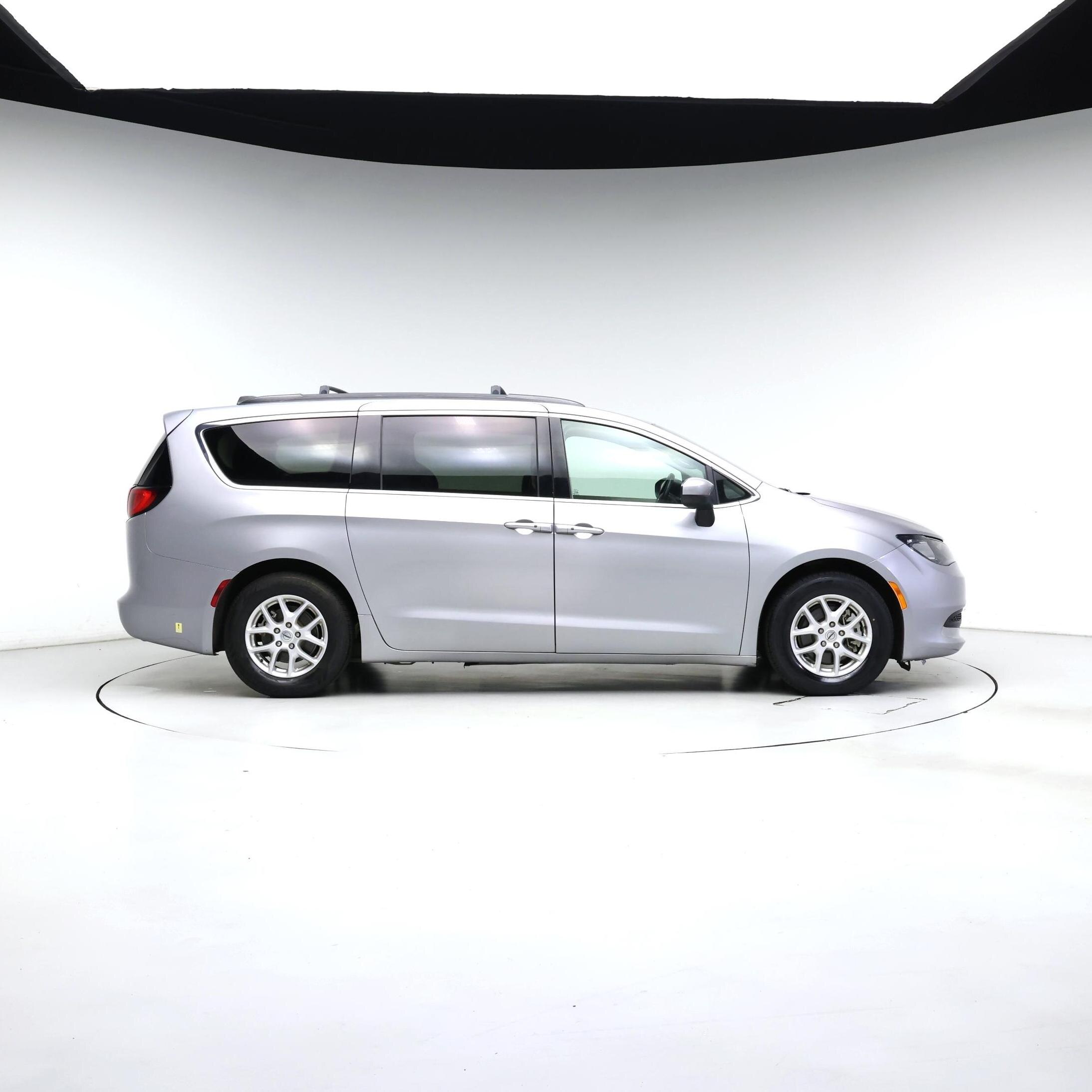 Thumbnail: 2021 Chrysler Voyager - 7