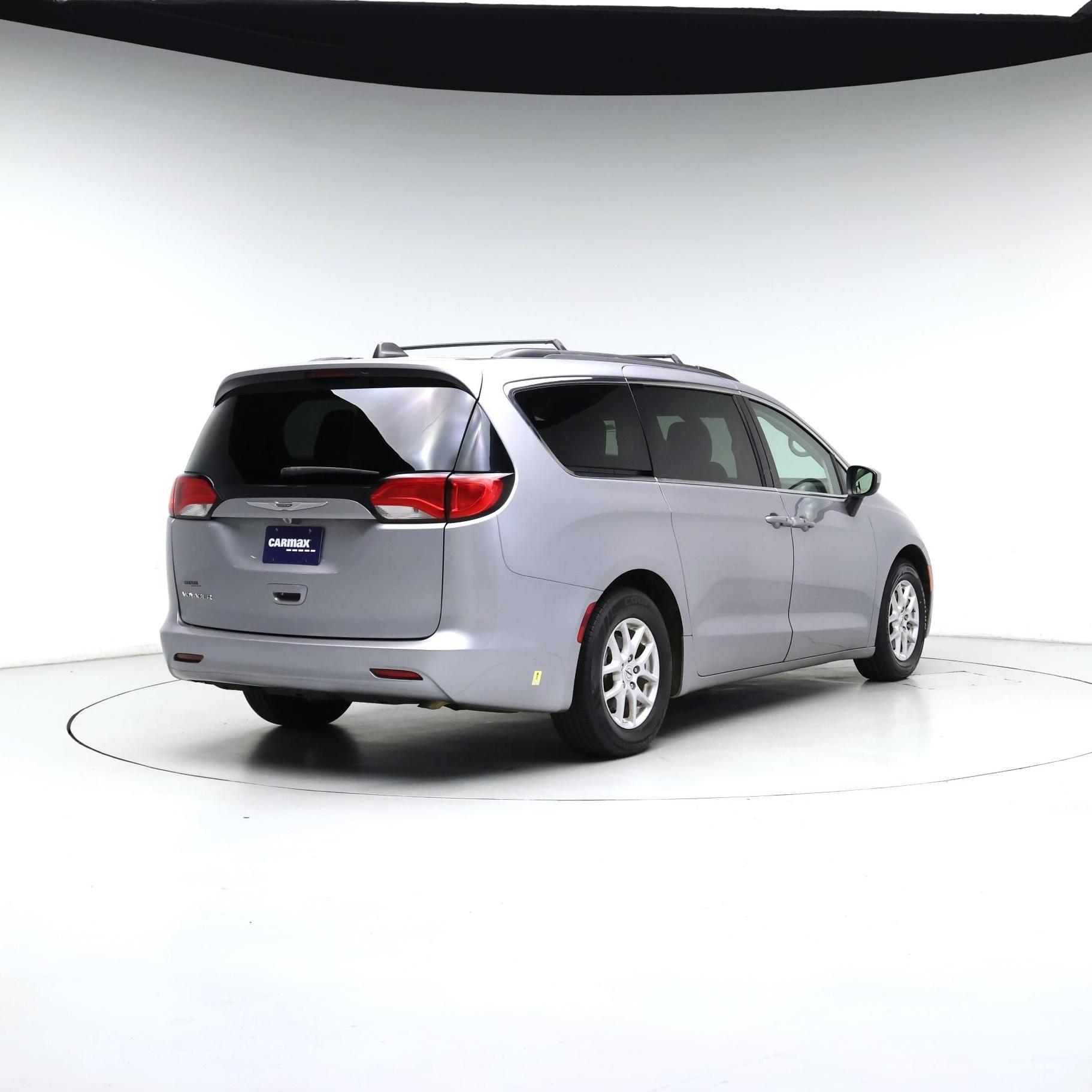 Thumbnail: 2021 Chrysler Voyager - 8