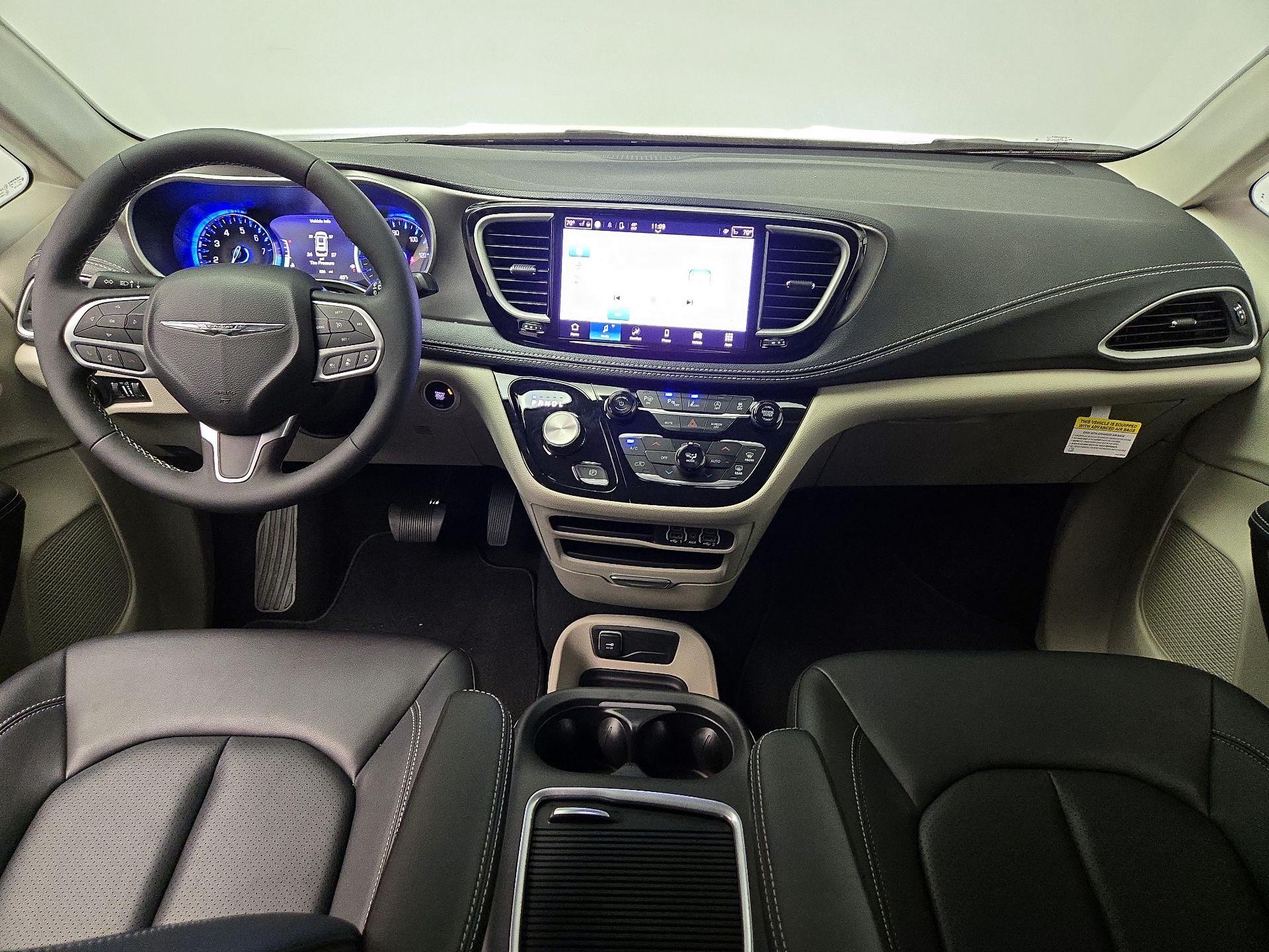 Thumbnail: 2024 Chrysler Pacifica - 9