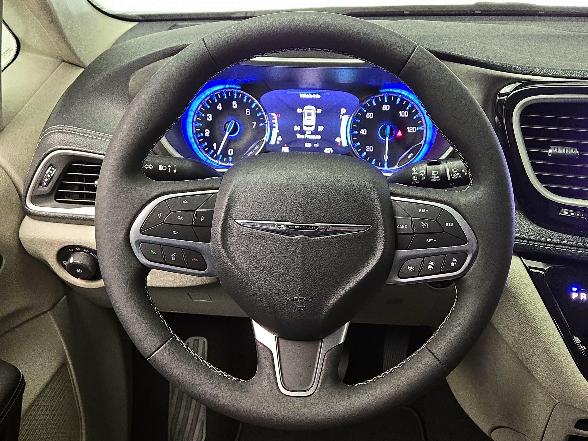 Thumbnail: 2024 Chrysler Pacifica - 10