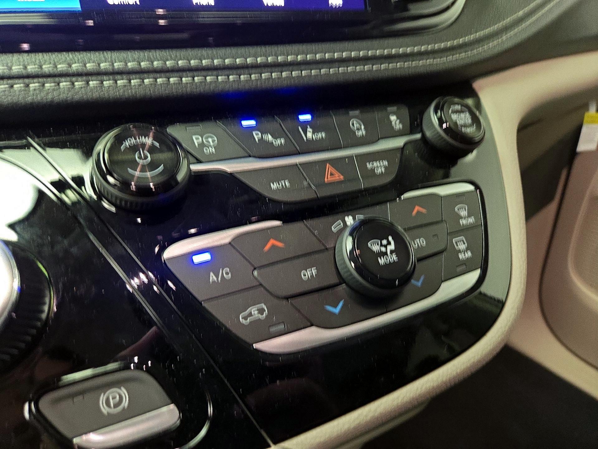 Thumbnail: 2024 Chrysler Pacifica - 16