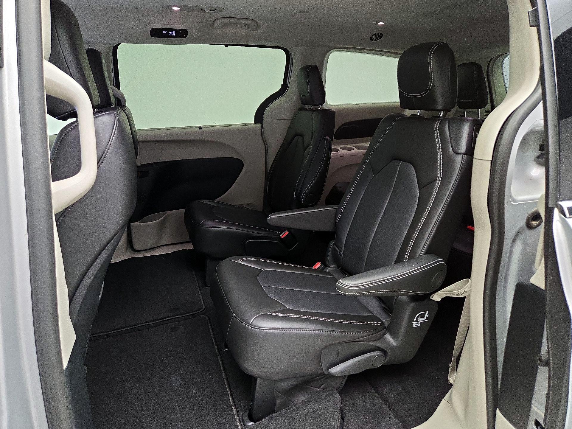 Thumbnail: 2024 Chrysler Pacifica - 19