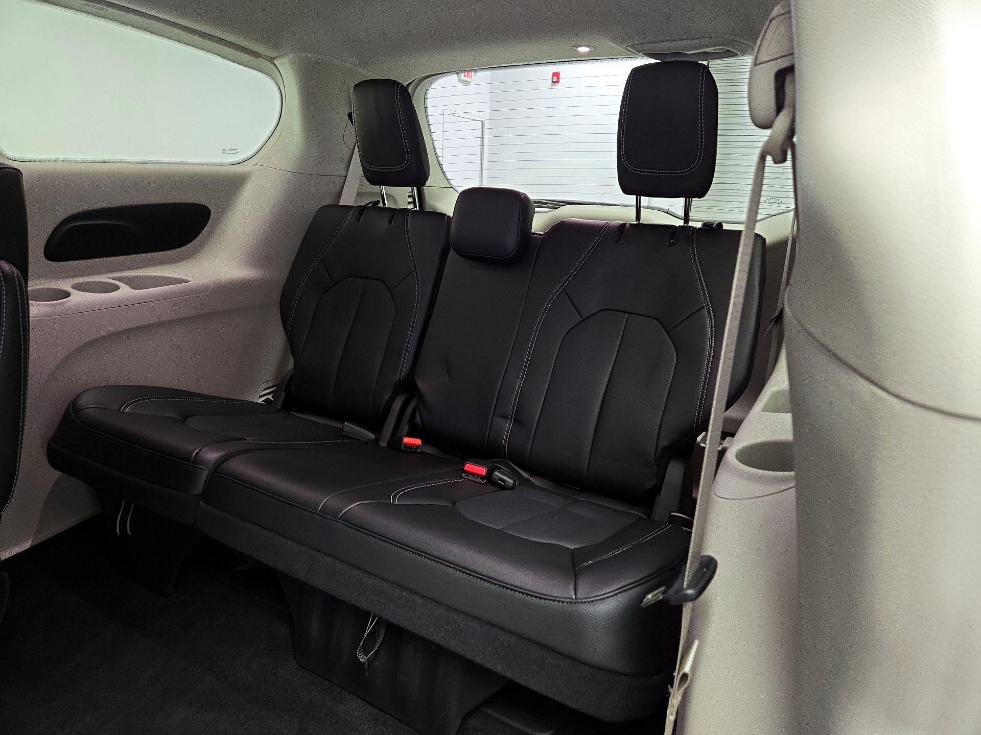 Thumbnail: 2024 Chrysler Pacifica - 20