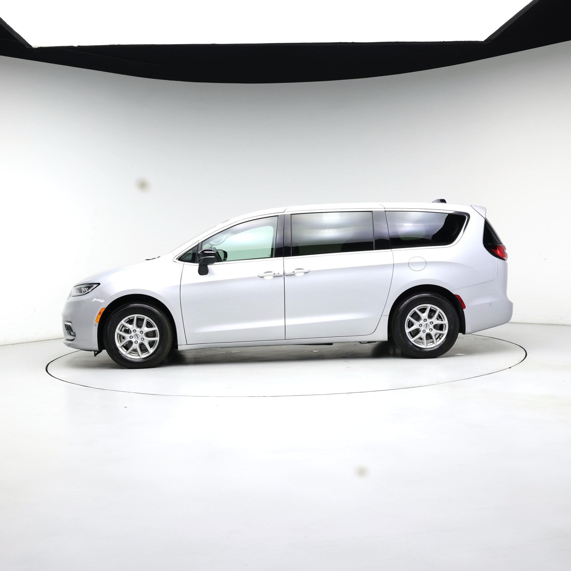 Thumbnail: 2024 Chrysler Pacifica - 3