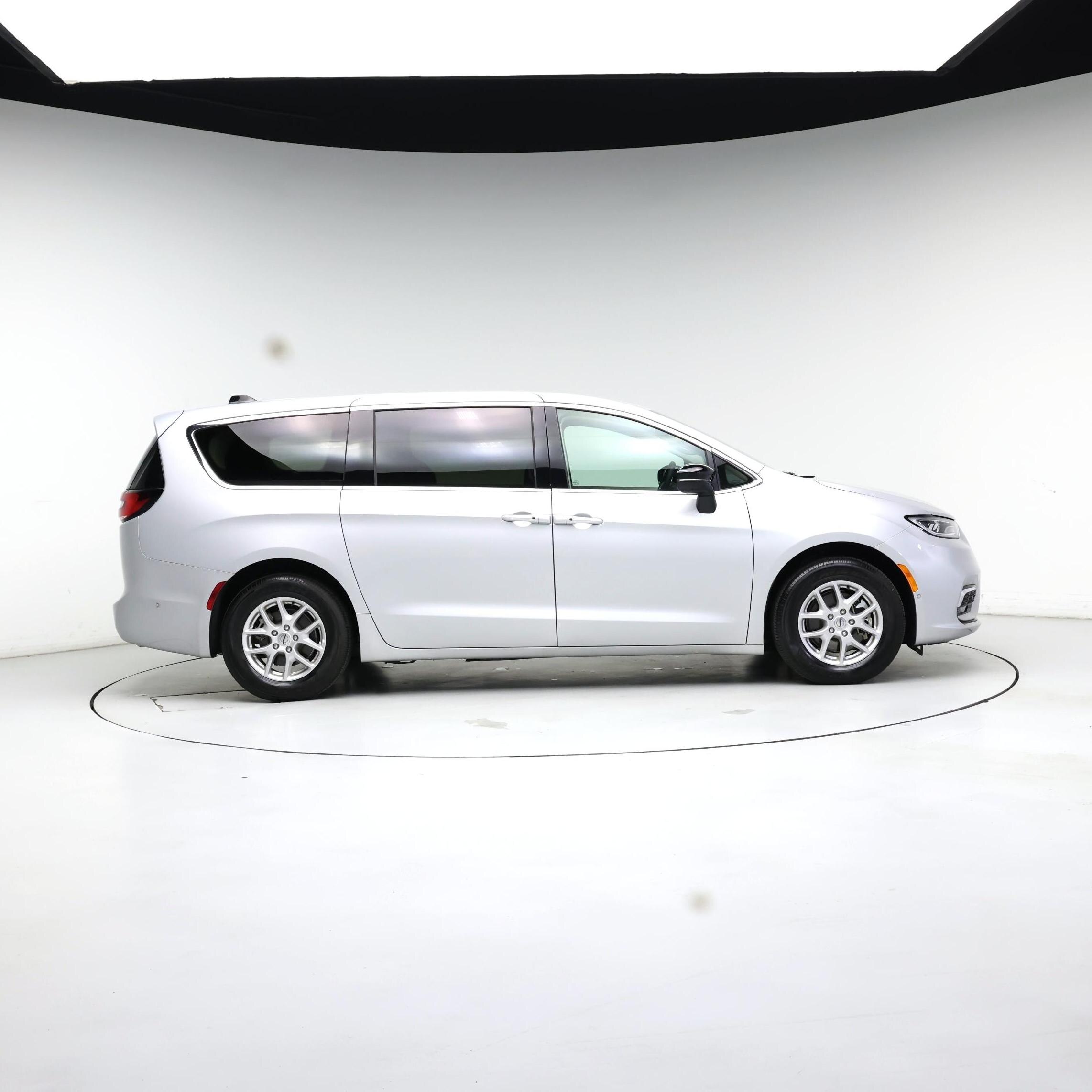 Thumbnail: 2024 Chrysler Pacifica - 7