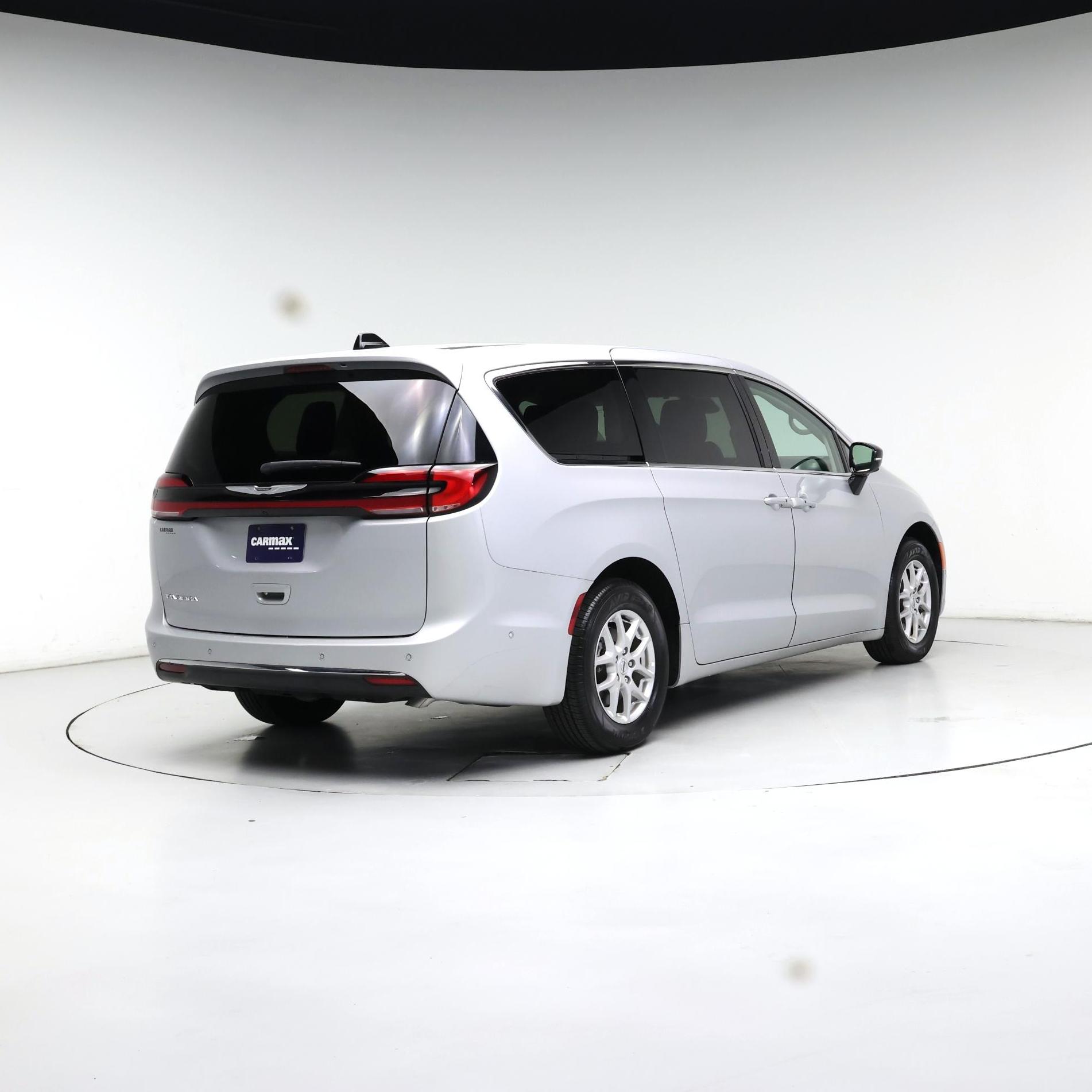 Thumbnail: 2024 Chrysler Pacifica - 8