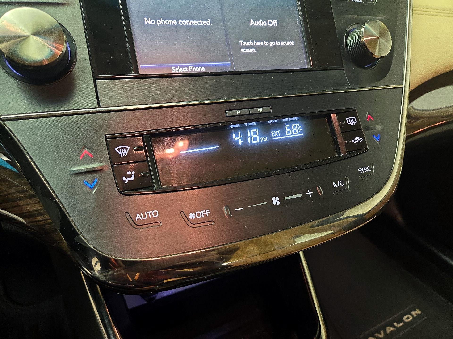 Thumbnail: 2015 Toyota Avalon - 16