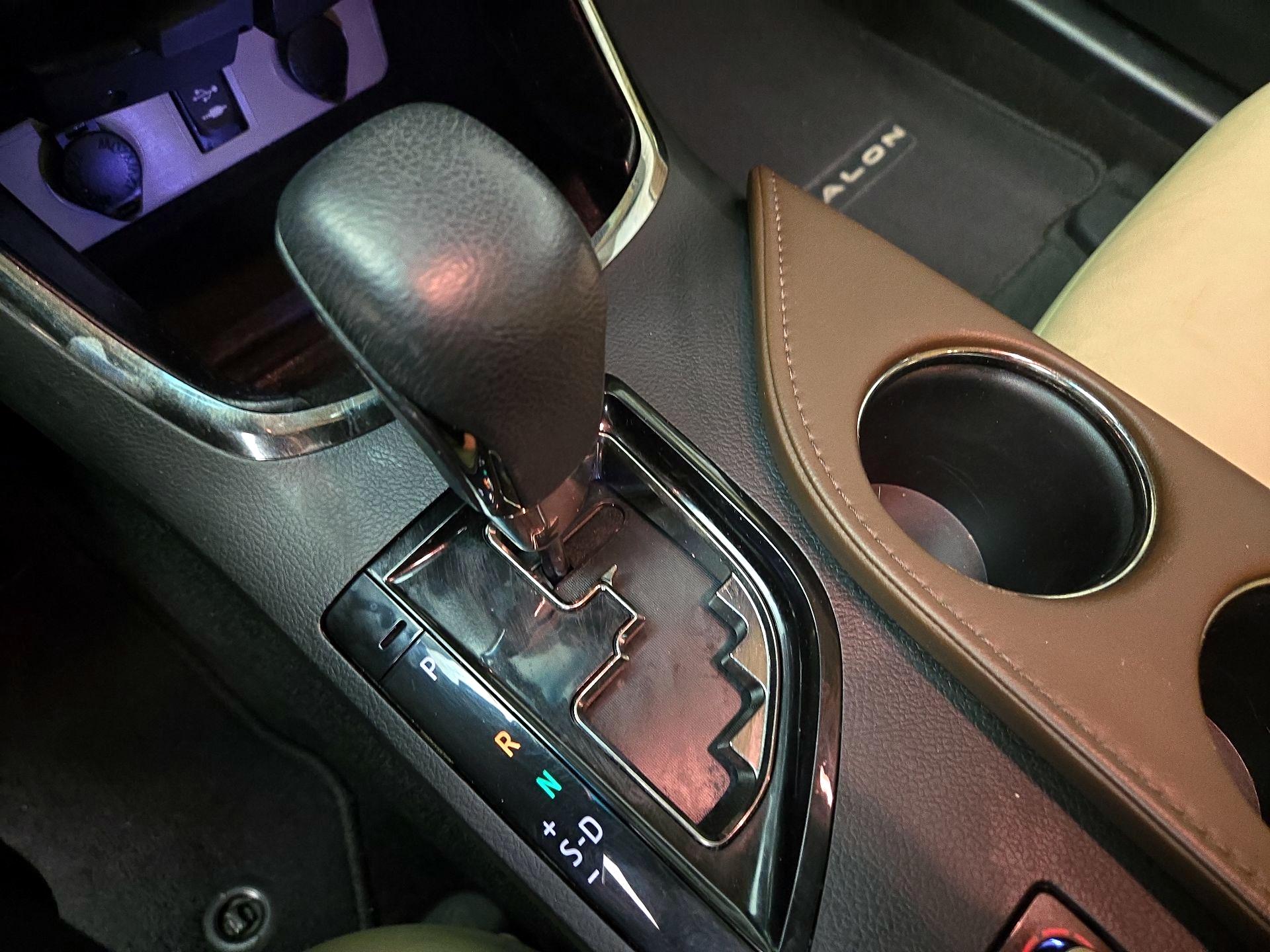 Thumbnail: 2015 Toyota Avalon - 17