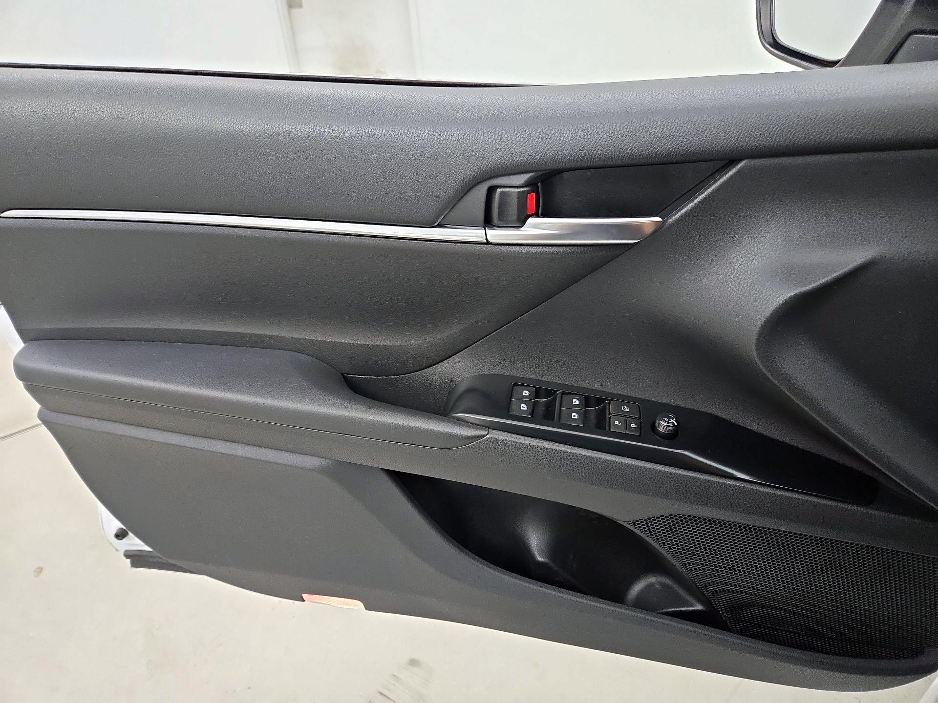 Thumbnail: 2019 Toyota Camry - 12