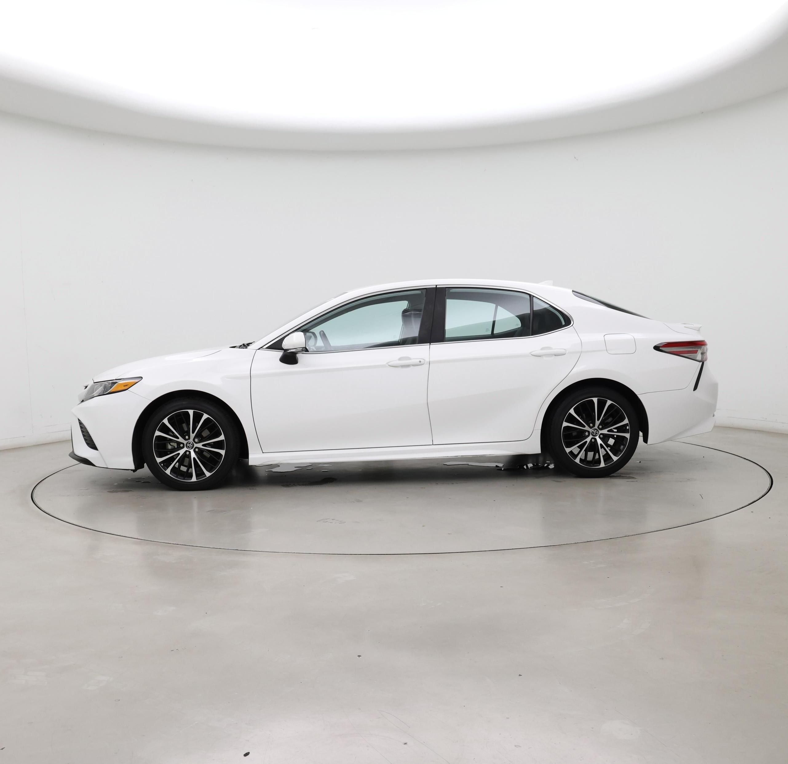 Thumbnail: 2019 Toyota Camry - 3