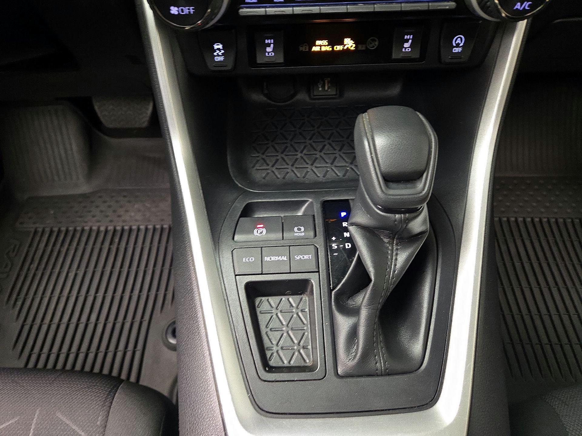 Thumbnail: 2023 Toyota RAV4 - 17