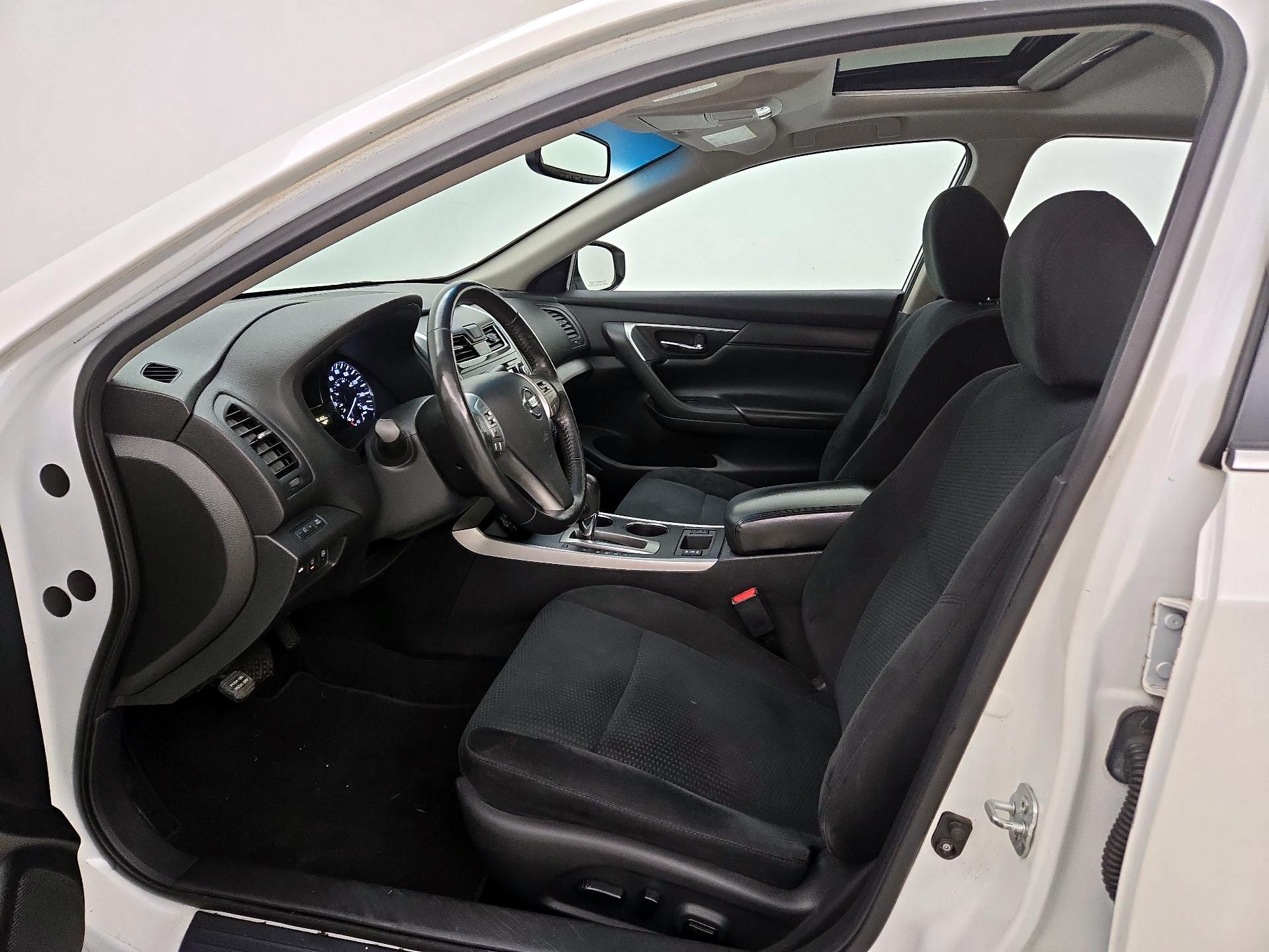 Thumbnail: 2015 Nissan Altima - 11